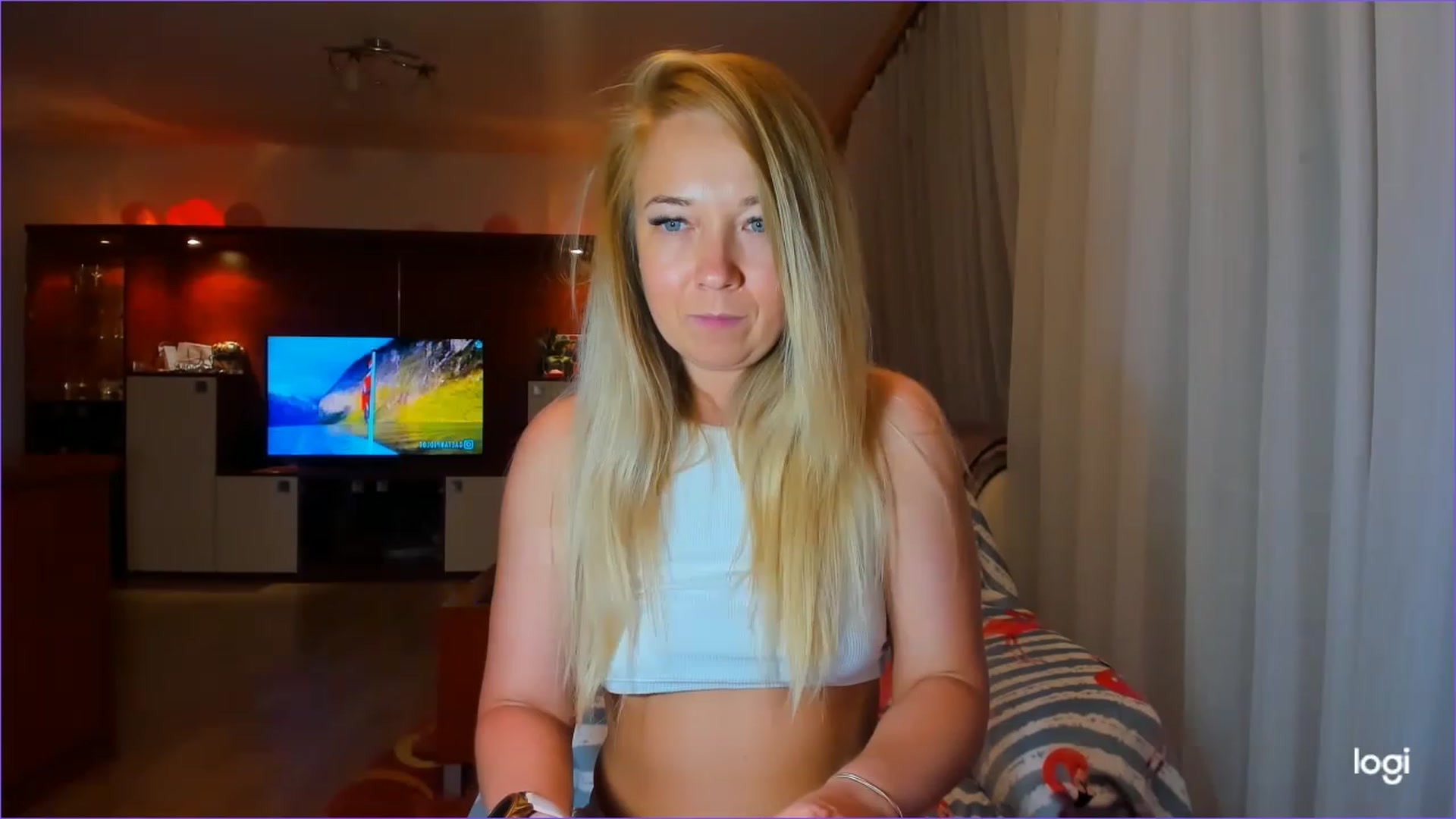 Gallery image thumbnail from FlamingoDream's myfreecams stream on, 06/14/2023, 24:09 image 17 of 20