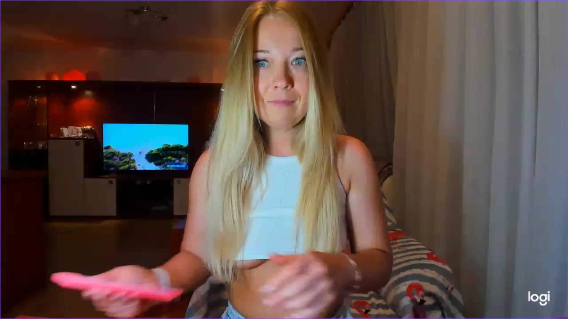 Gallery image thumbnail from FlamingoDream's myfreecams stream on, 06/14/2023, 24:09 image 5 of 20