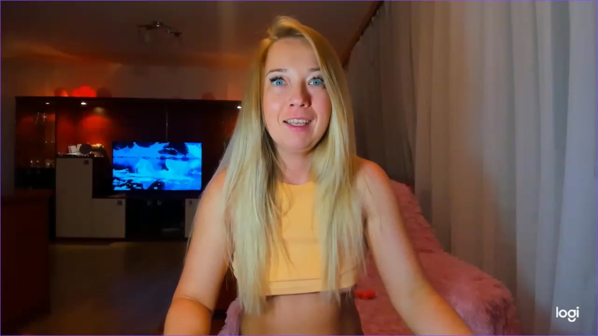 Gallery image thumbnail from FlamingoDream's myfreecams stream on, 06/14/2023, 21:31 image 8 of 20