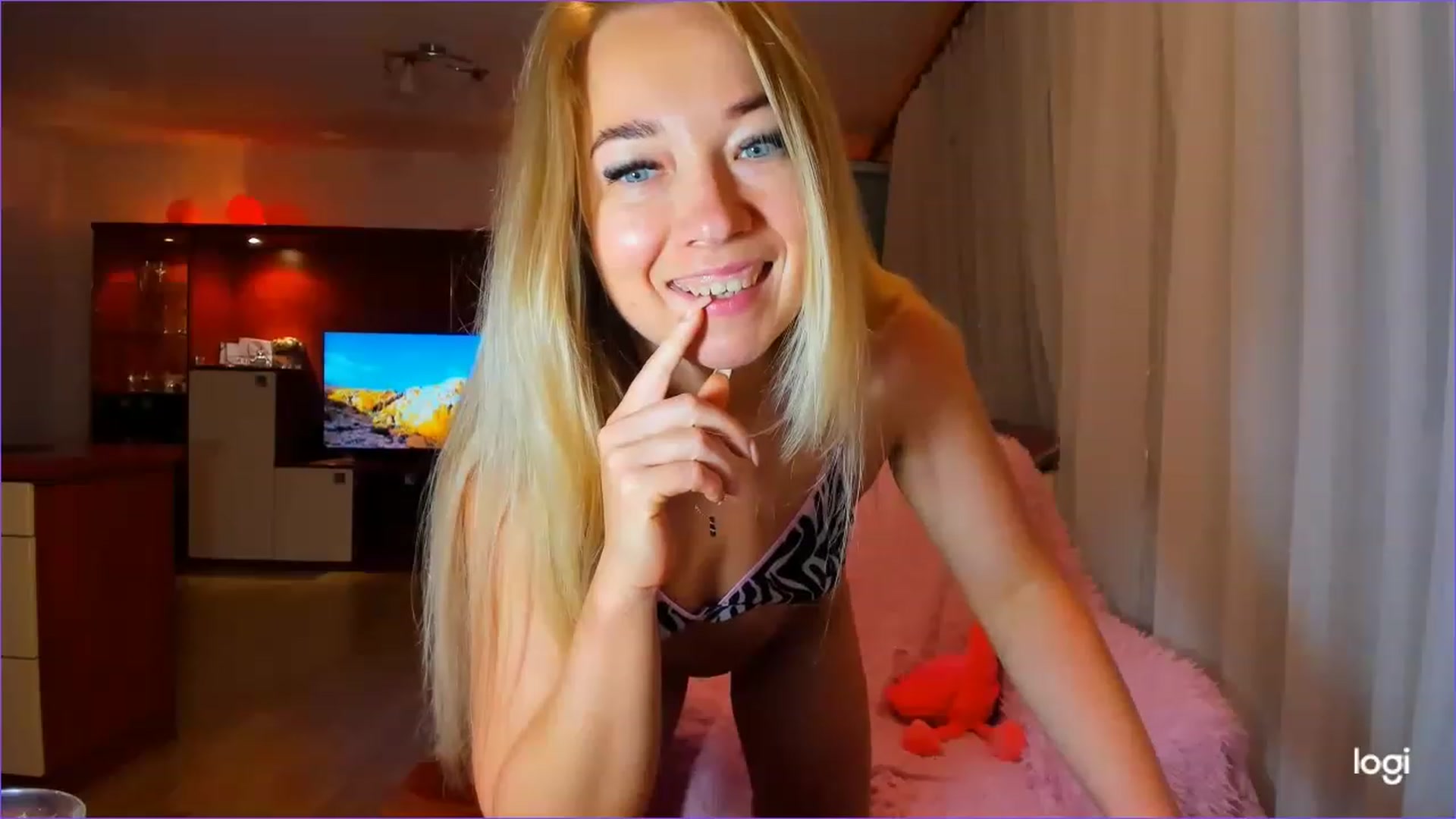 Gallery image thumbnail from FlamingoDream's myfreecams stream on, 06/21/2023, 22:00 image 5 of 20