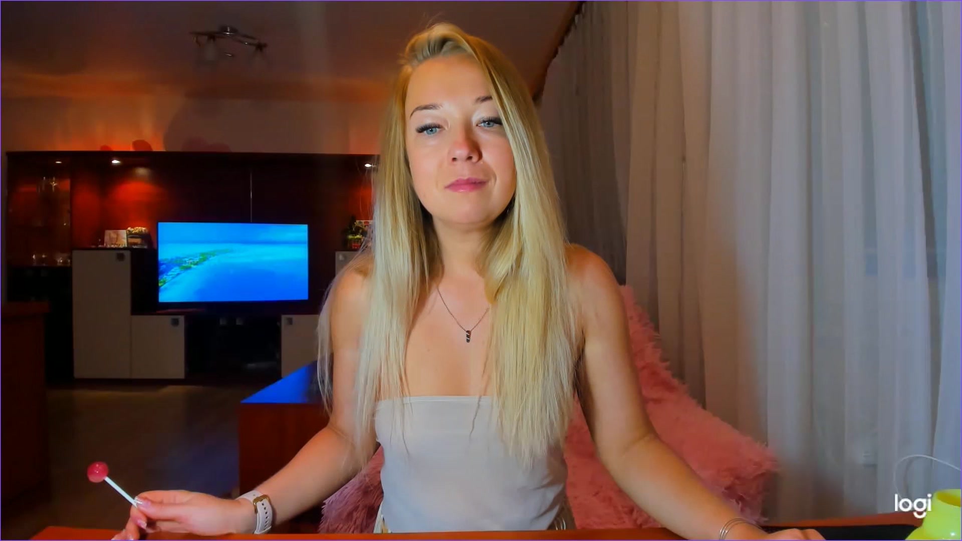Gallery image thumbnail from FlamingoDream's myfreecams stream on, 07/04/2023, 22:19 image 5 of 20
