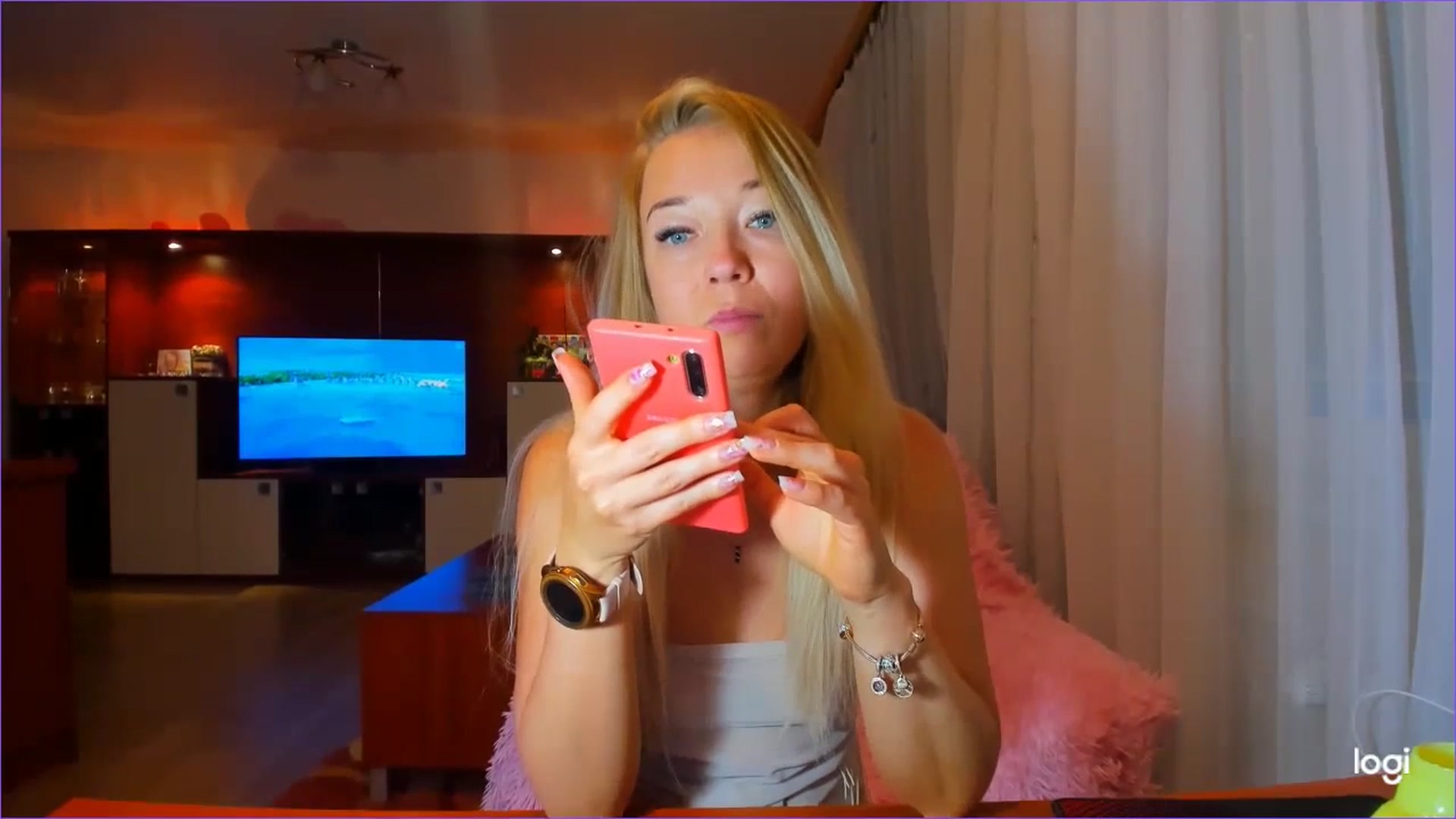 Gallery image thumbnail from FlamingoDream's myfreecams stream on, 07/04/2023, 22:19 image 2 of 20