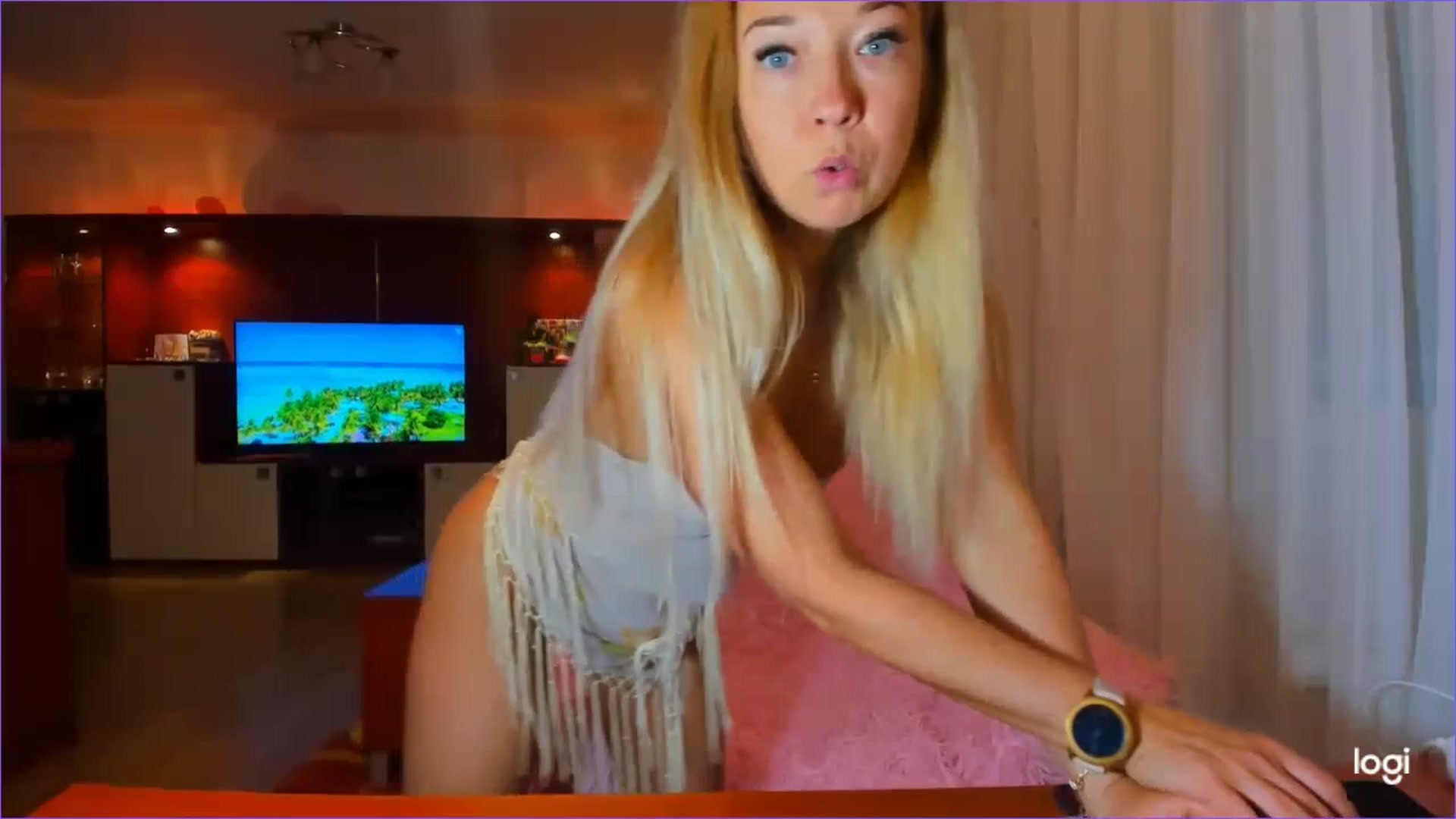 Gallery image thumbnail from FlamingoDream's myfreecams stream on, 07/04/2023, 22:19 image 16 of 20