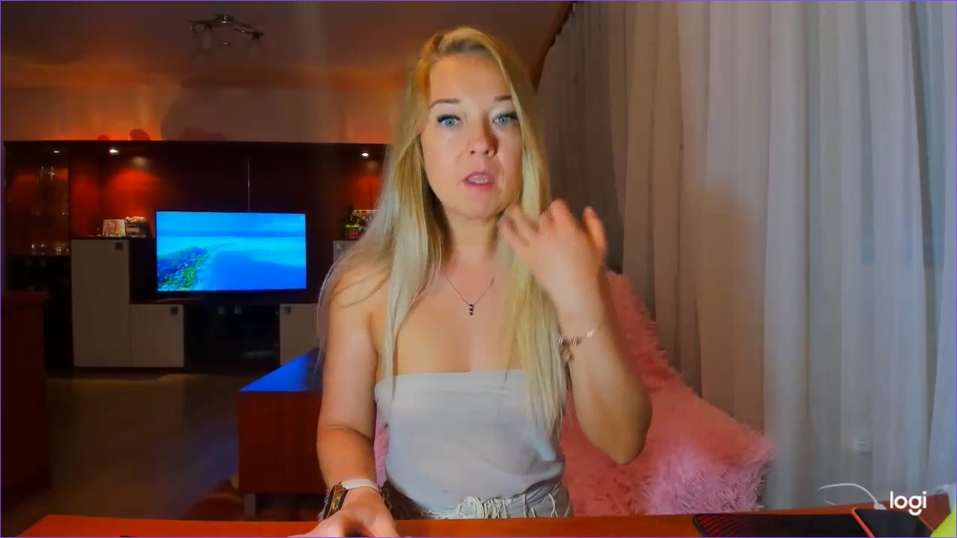 Gallery image thumbnail from FlamingoDream's myfreecams stream on, 07/04/2023, 22:19 image 20 of 20