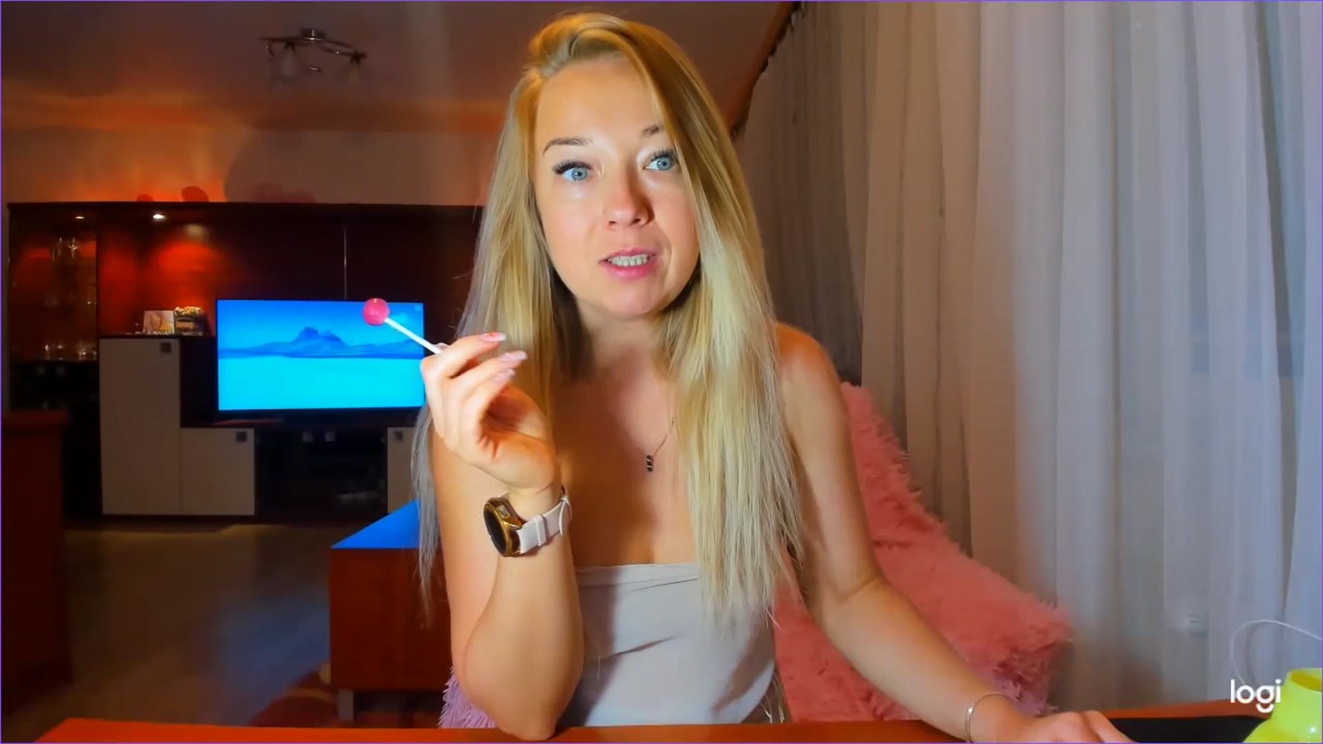 Gallery image thumbnail from FlamingoDream's myfreecams stream on, 07/04/2023, 22:19 image 9 of 20