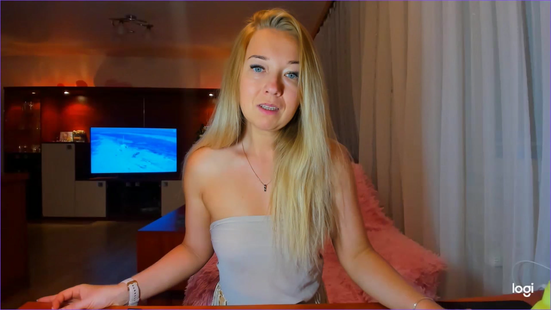 Gallery image thumbnail from FlamingoDream's myfreecams stream on, 07/04/2023, 22:19 image 1 of 20