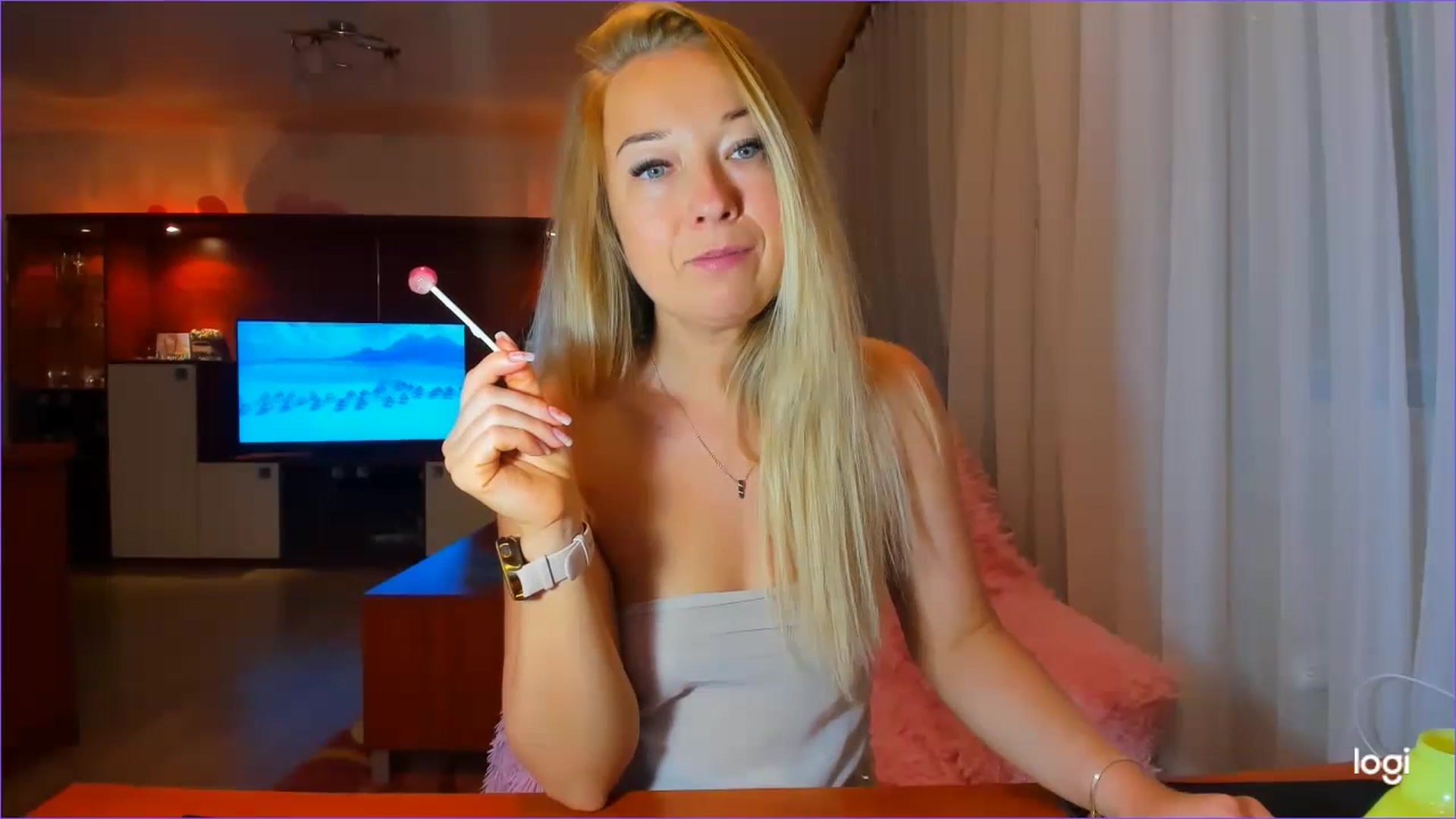 Gallery image thumbnail from FlamingoDream's myfreecams stream on, 07/04/2023, 22:19 image 10 of 20