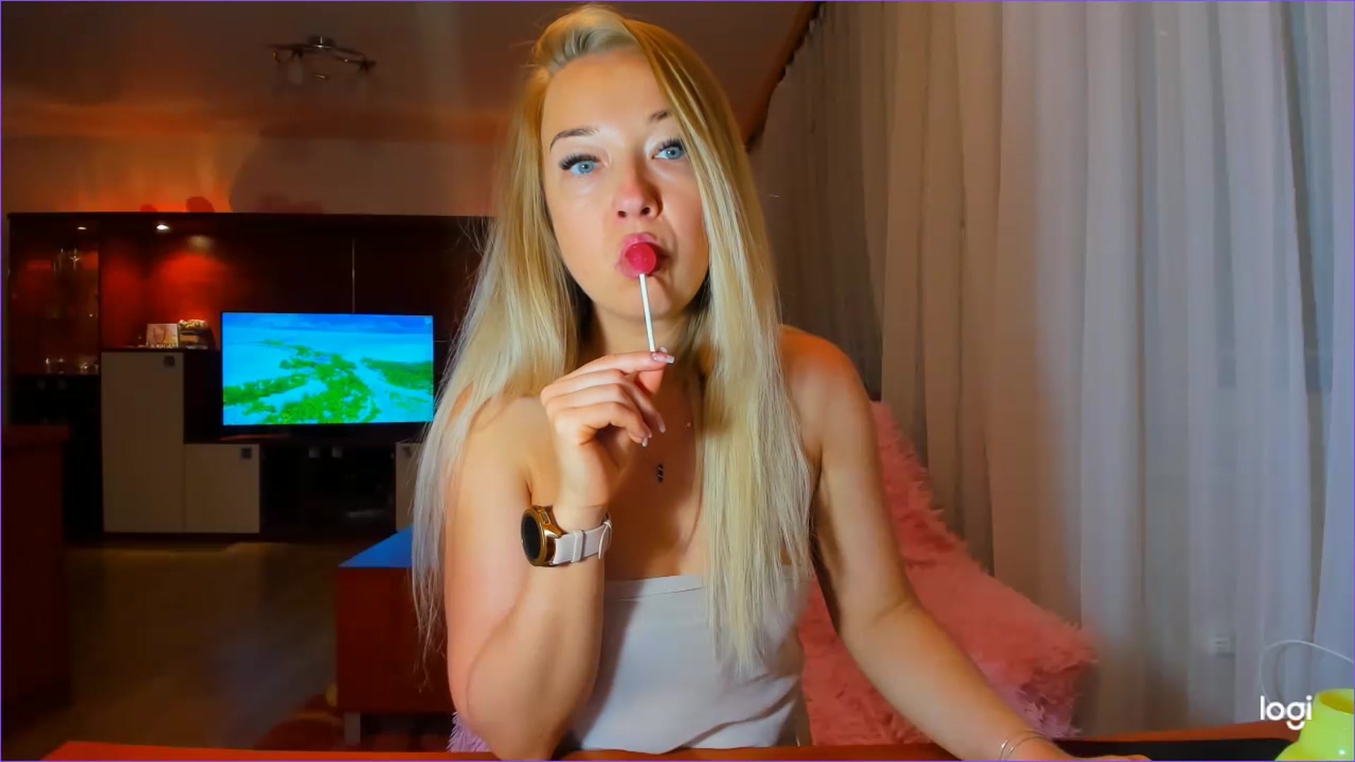 Gallery image thumbnail from FlamingoDream's myfreecams stream on, 07/04/2023, 22:19 image 3 of 20