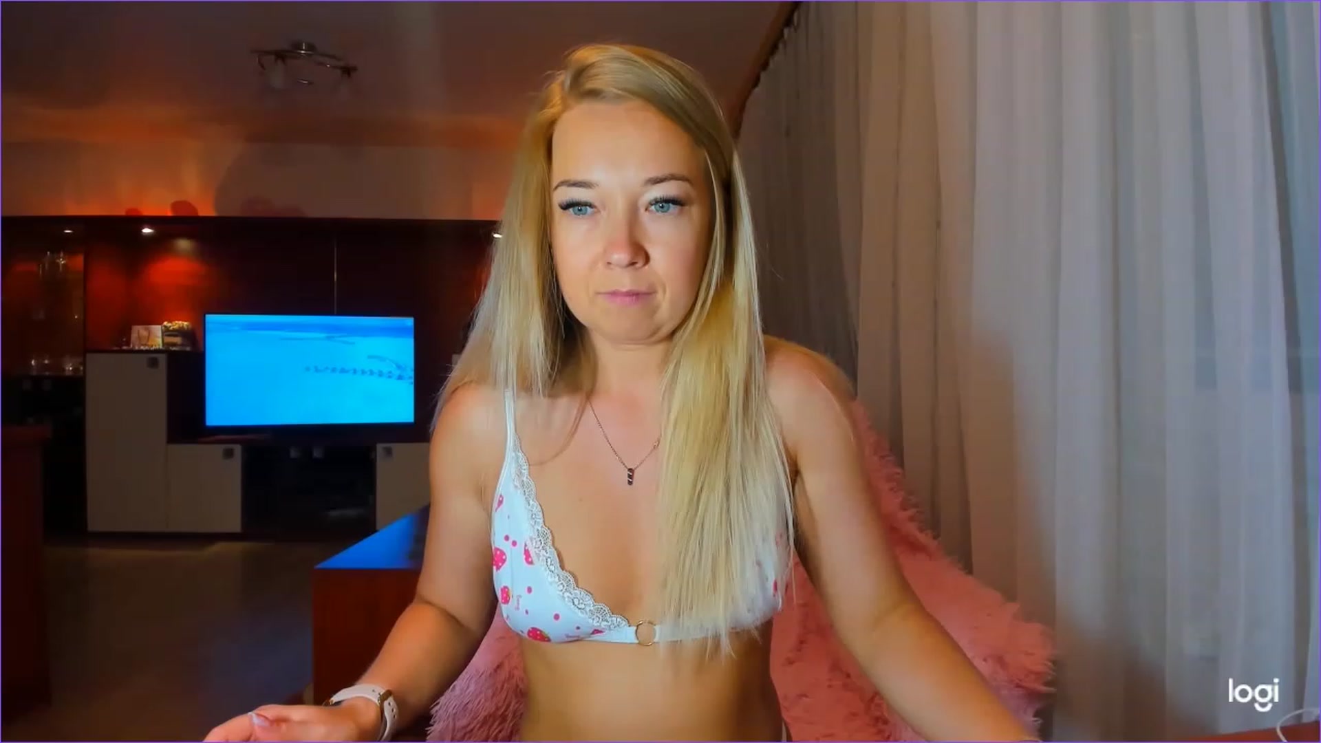 Gallery image thumbnail from FlamingoDream's myfreecams stream on, 07/04/2023, 23:59 image 6 of 20