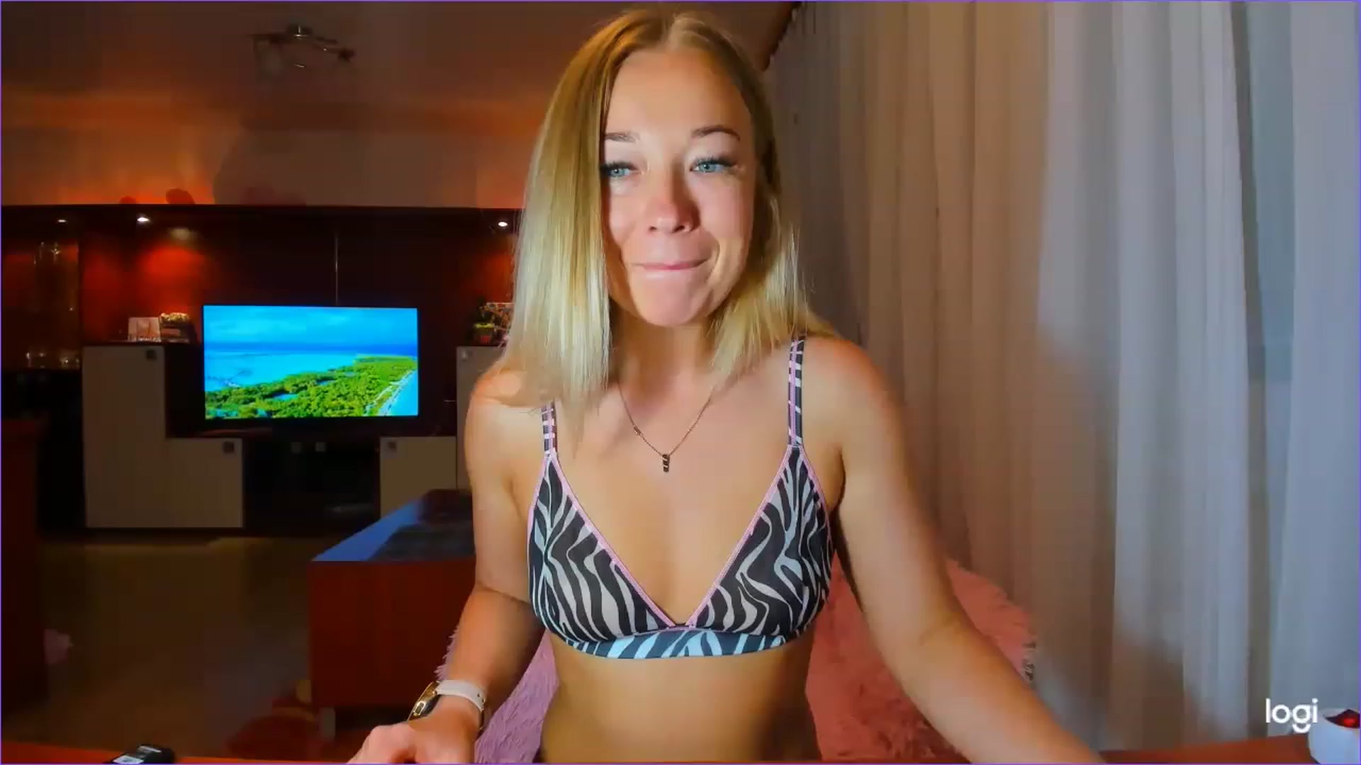 Gallery image thumbnail from FlamingoDream's myfreecams stream on, 07/05/2023, 23:38 image 14 of 20