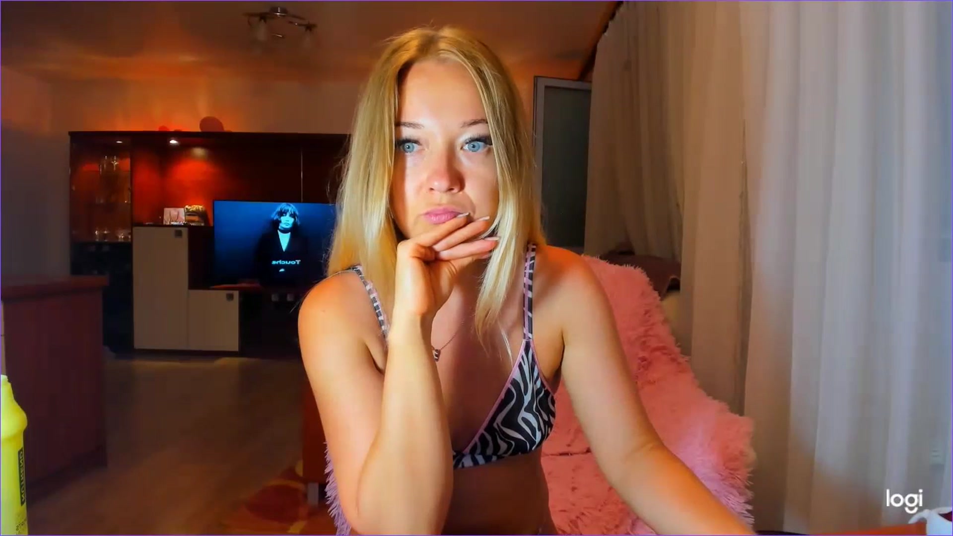 Gallery image thumbnail from FlamingoDream's myfreecams stream on, 07/11/2023, 01:22 image 19 of 20