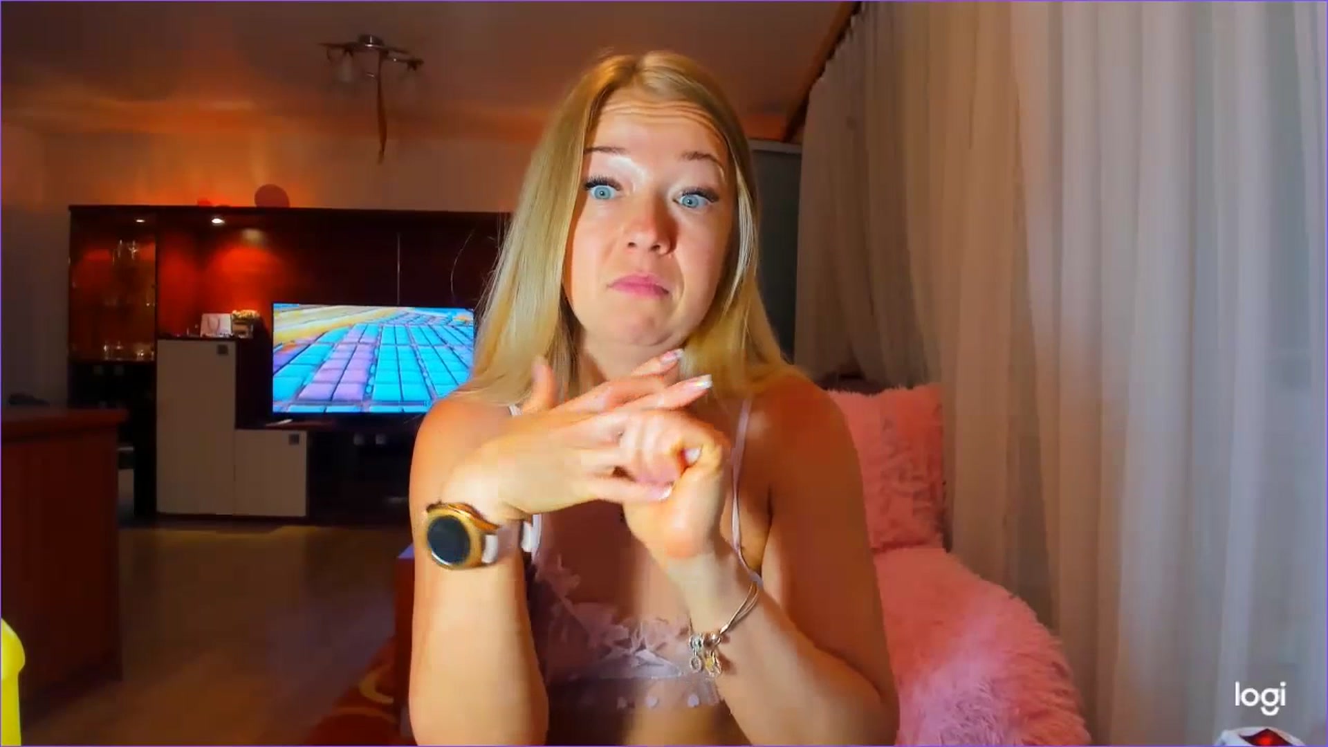 Gallery image thumbnail from FlamingoDream's myfreecams stream on, 07/13/2023, 24:02 image 8 of 20