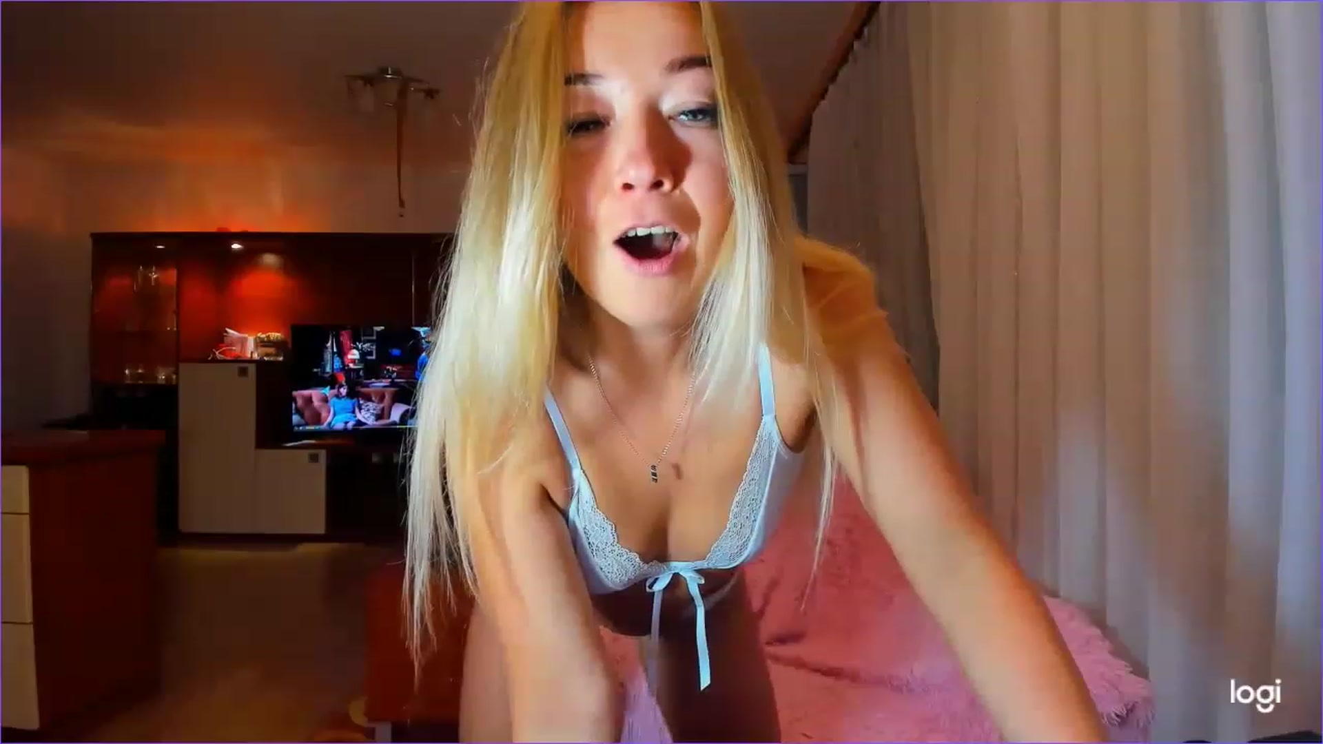 Gallery image thumbnail from FlamingoDream's myfreecams stream on, 08/03/2023, 21:13 image 14 of 20