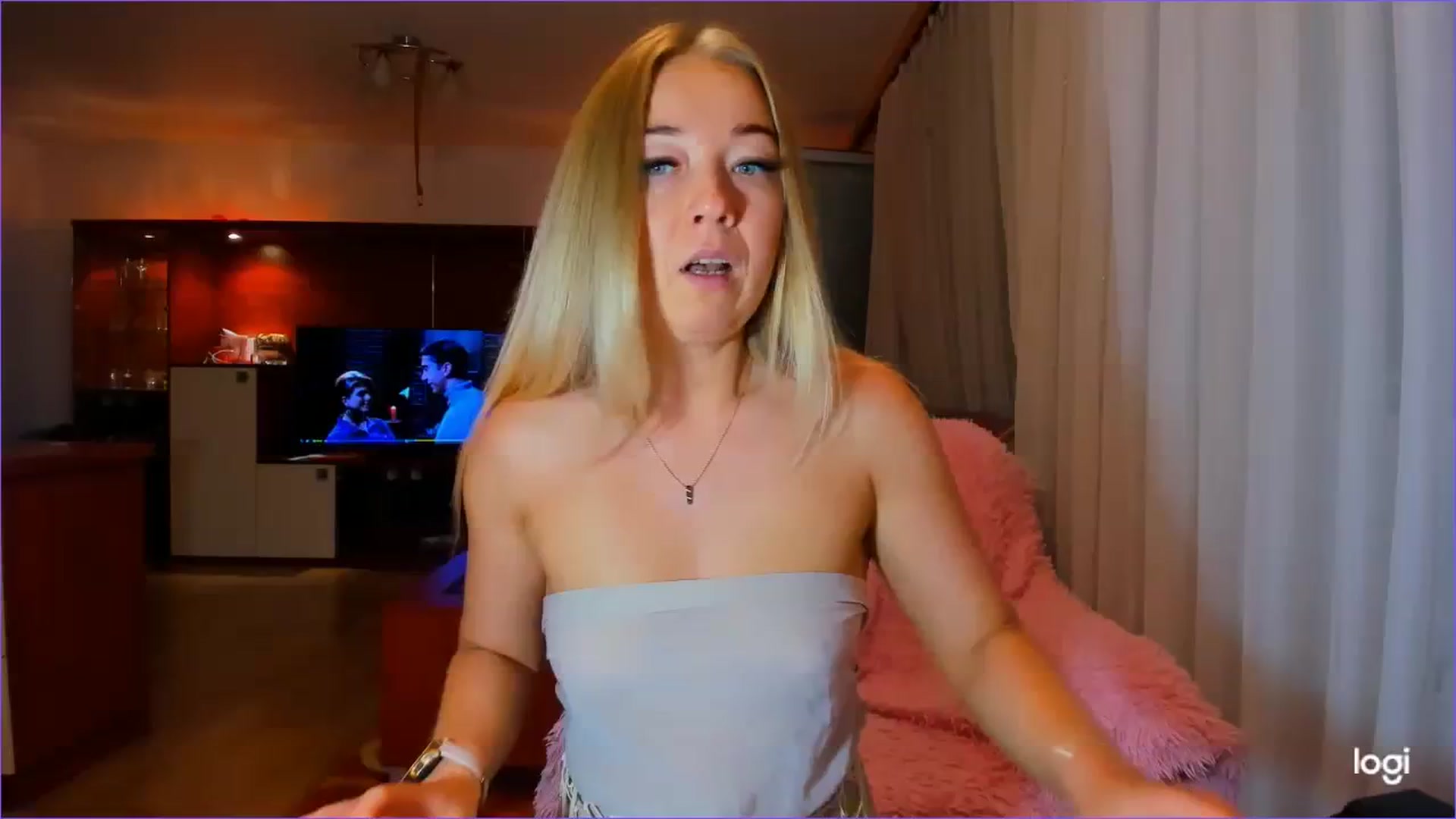 Gallery image thumbnail from FlamingoDream's myfreecams stream on, 08/03/2023, 23:50 image 13 of 20