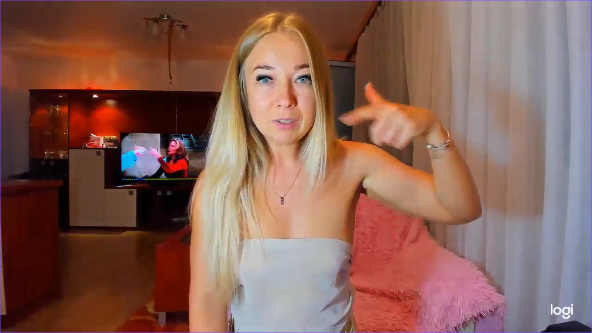Gallery image thumbnail from FlamingoDream's myfreecams stream on, 08/03/2023, 23:50 image 15 of 20