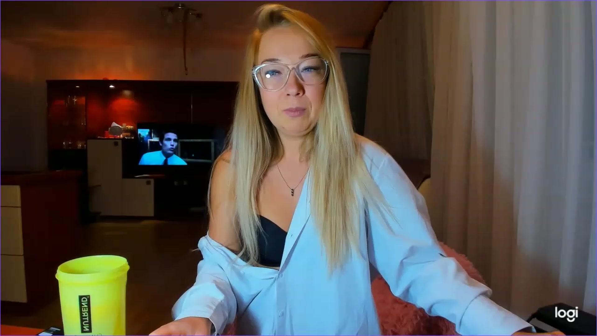 Gallery image thumbnail from FlamingoDream's myfreecams stream on, 08/08/2023, 21:00 image 6 of 20