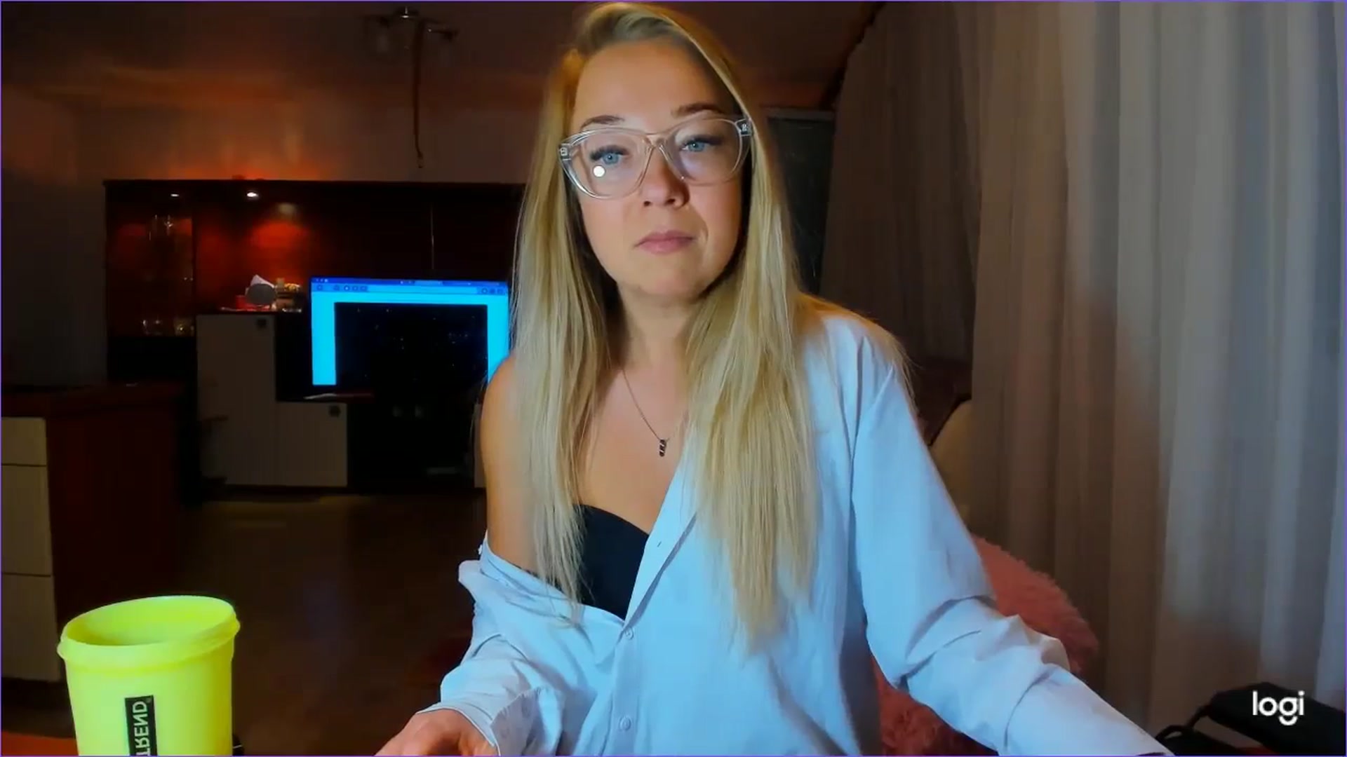Gallery image thumbnail from FlamingoDream's myfreecams stream on, 08/08/2023, 21:46 image 3 of 20