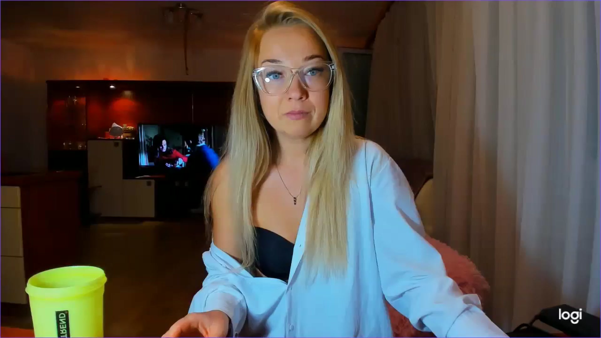 Gallery image thumbnail from FlamingoDream's myfreecams stream on, 08/08/2023, 21:46 image 14 of 20