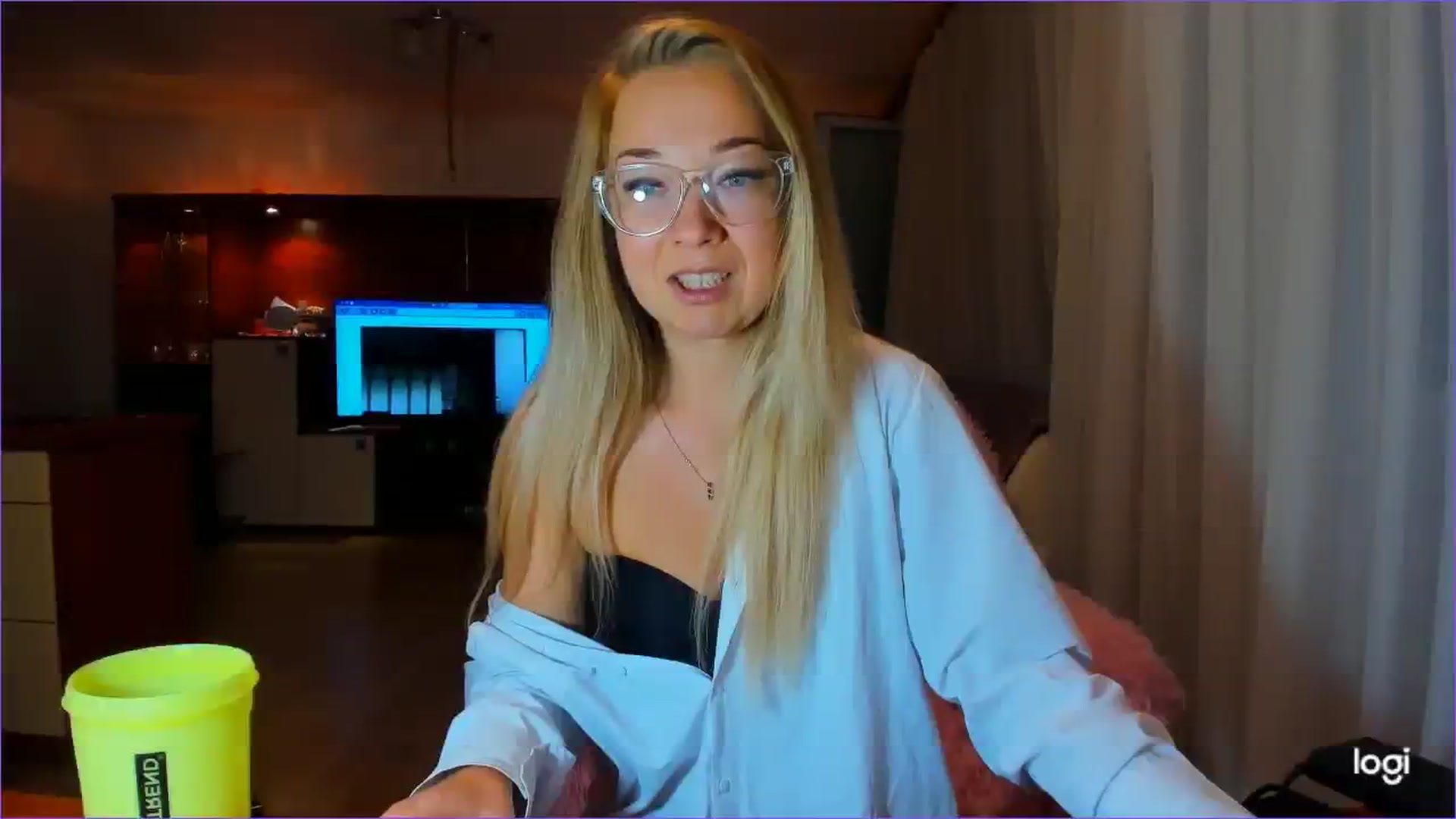 Gallery image thumbnail from FlamingoDream's myfreecams stream on, 08/08/2023, 21:46 image 9 of 20