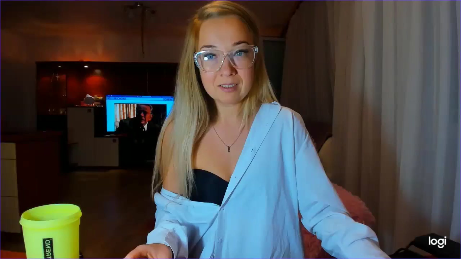 Gallery image thumbnail from FlamingoDream's myfreecams stream on, 08/08/2023, 21:46 image 6 of 20