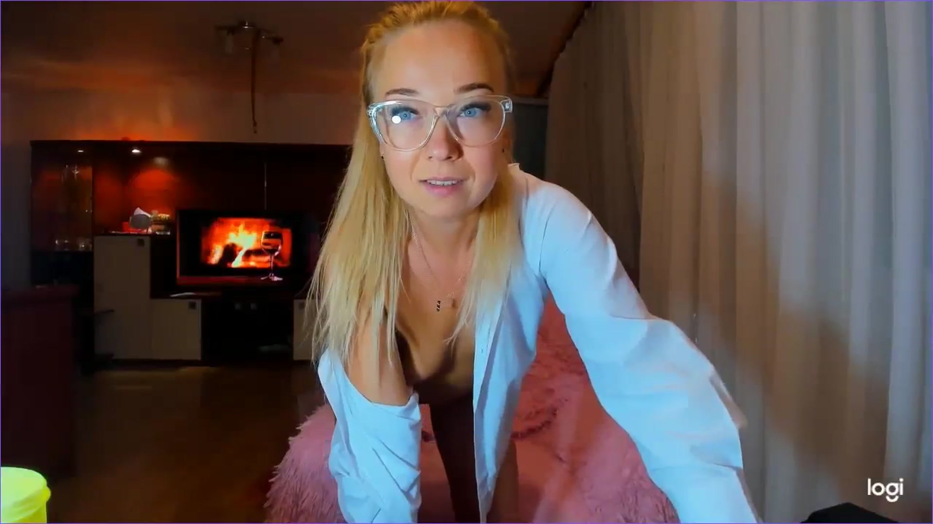 Gallery image thumbnail from FlamingoDream's myfreecams stream on, 08/08/2023, 23:24 image 16 of 20