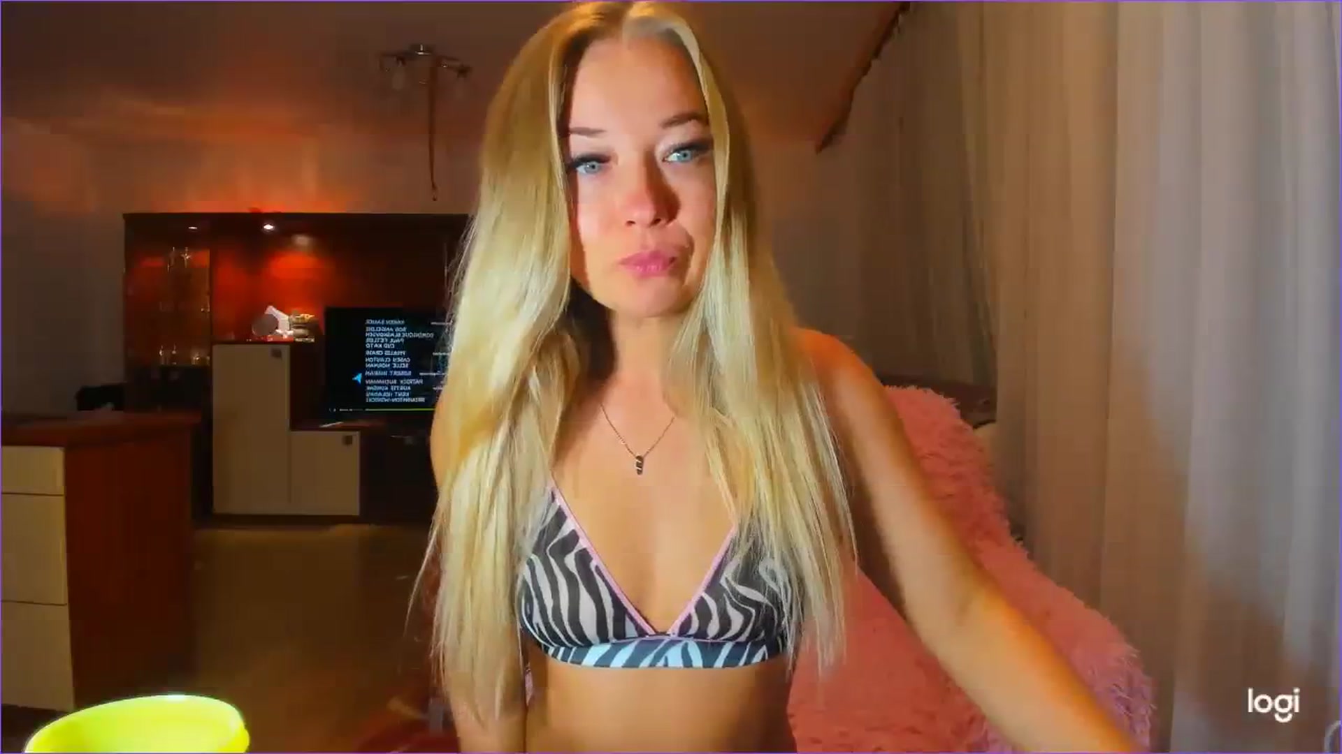 Gallery image thumbnail from FlamingoDream's myfreecams stream on, 08/09/2023, 22:07 image 13 of 20