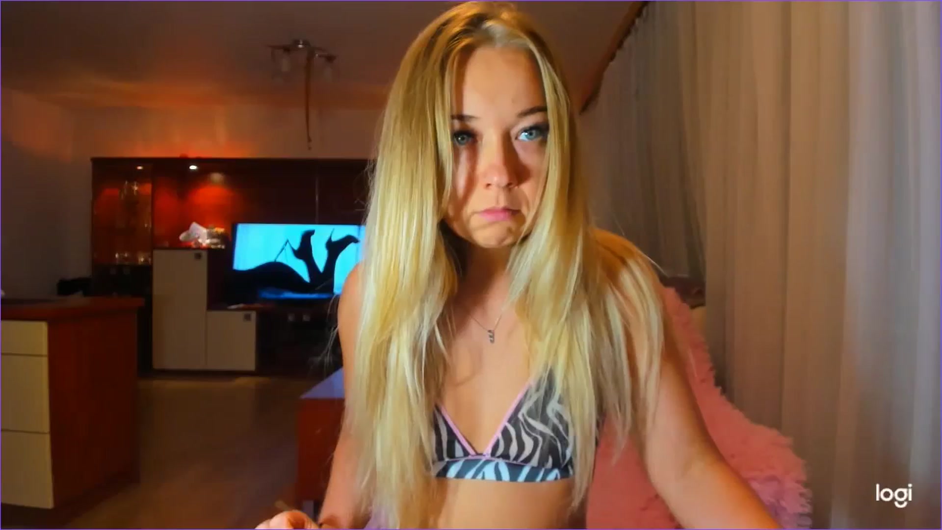 Gallery image thumbnail from FlamingoDream's myfreecams stream on, 08/09/2023, 23:29 image 11 of 20