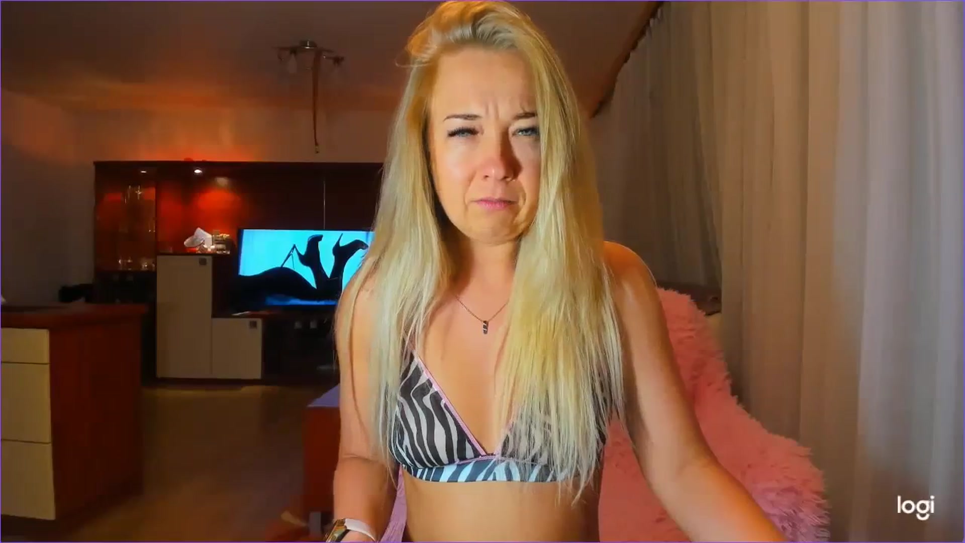 Gallery image thumbnail from FlamingoDream's myfreecams stream on, 08/09/2023, 23:29 image 12 of 20