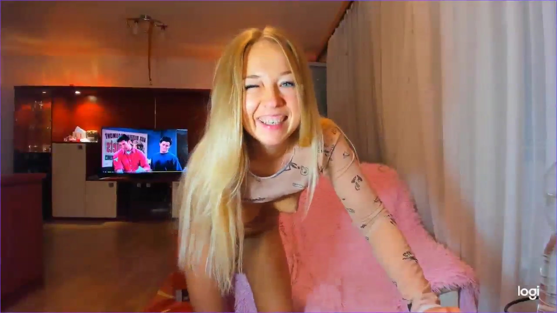 Gallery image thumbnail from FlamingoDream's myfreecams stream on, 08/16/2023, 22:16 image 4 of 20