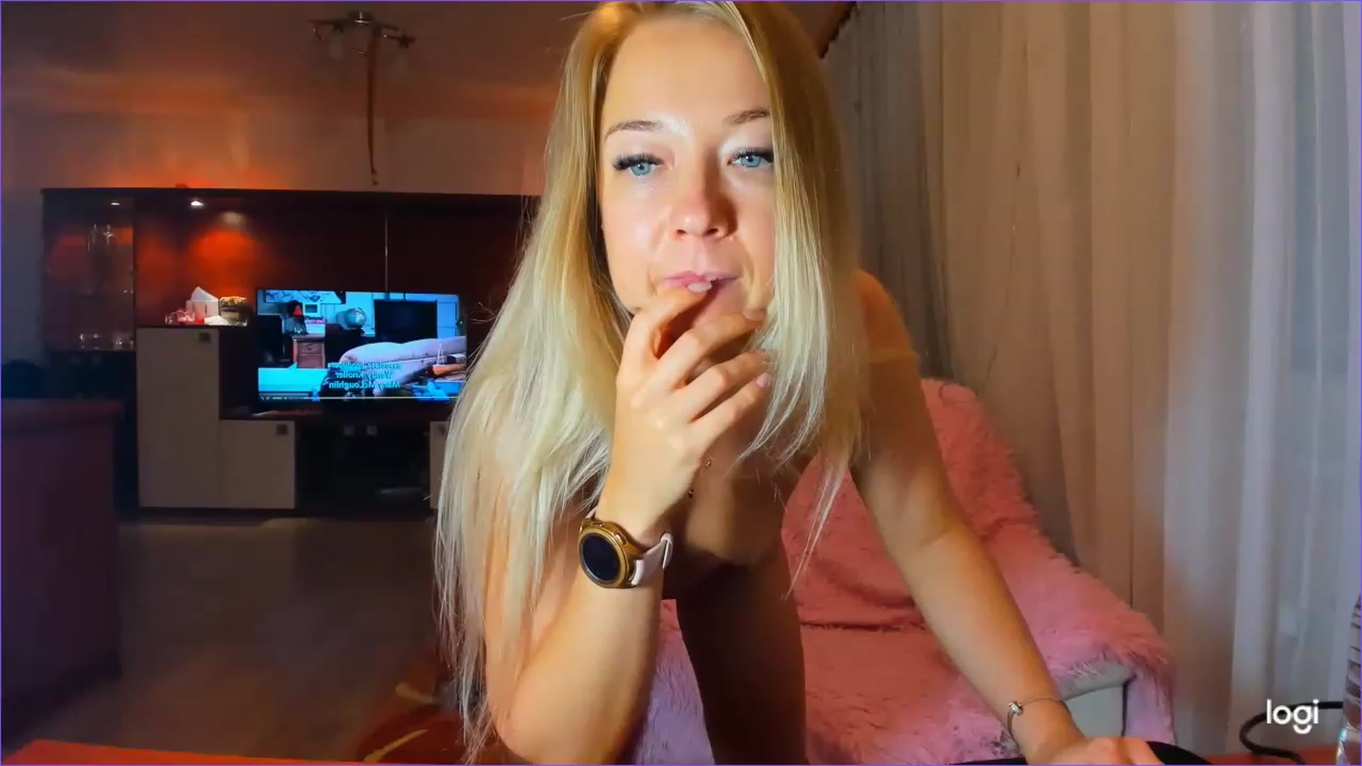 Gallery image thumbnail from FlamingoDream's myfreecams stream on, 08/16/2023, 23:39 image 9 of 20