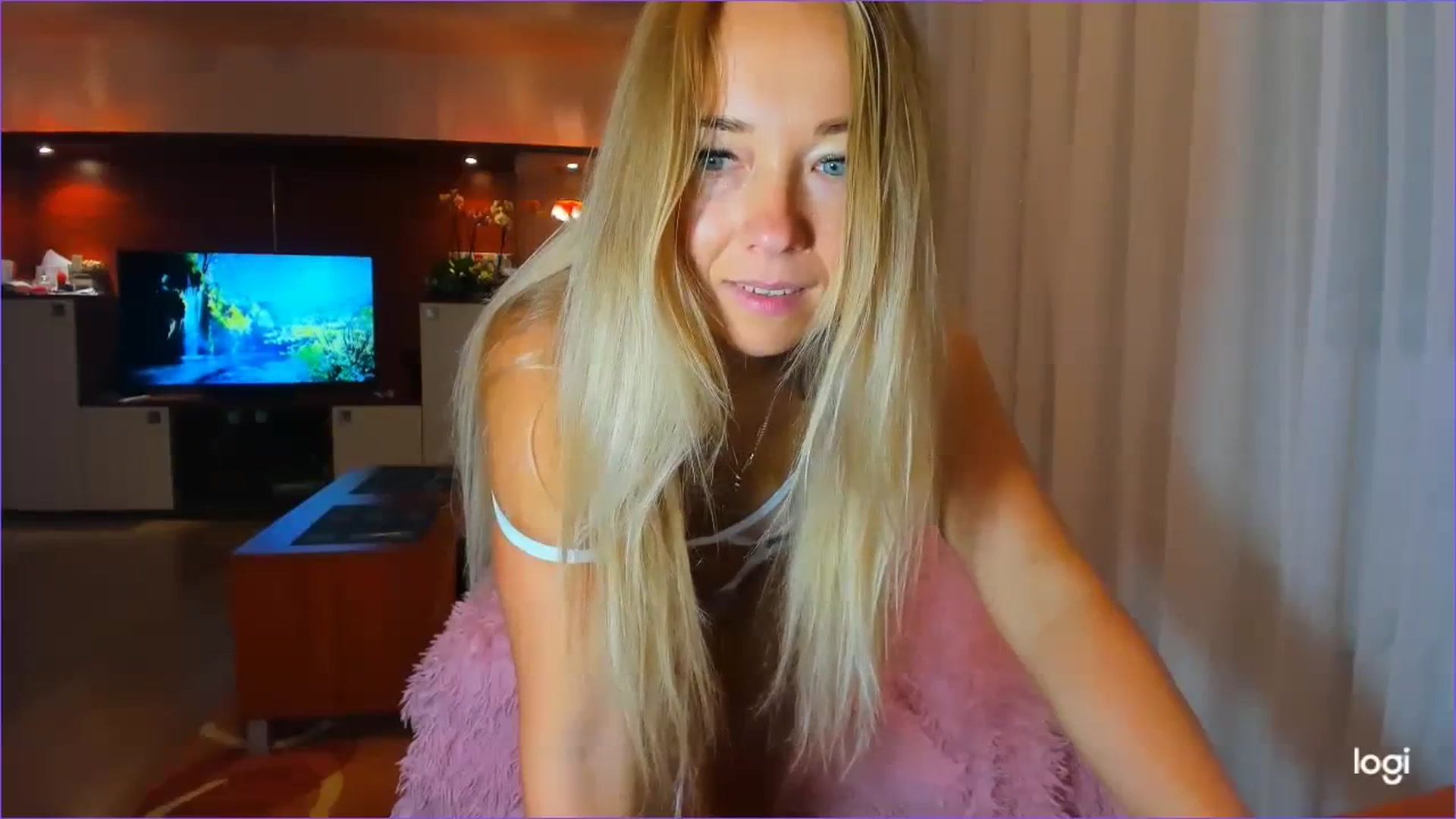 Gallery image thumbnail from FlamingoDream's myfreecams stream on, 09/07/2023, 22:40 image 9 of 20