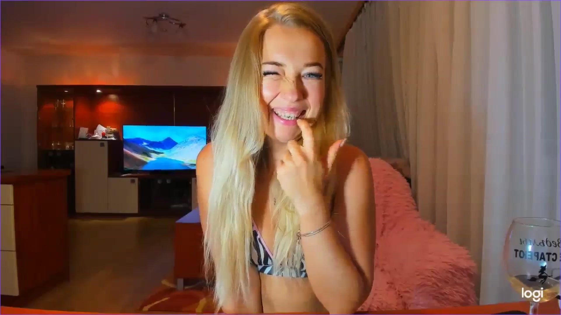 Gallery image thumbnail from FlamingoDream's myfreecams stream on, 09/09/2023, 24:41 image 12 of 20