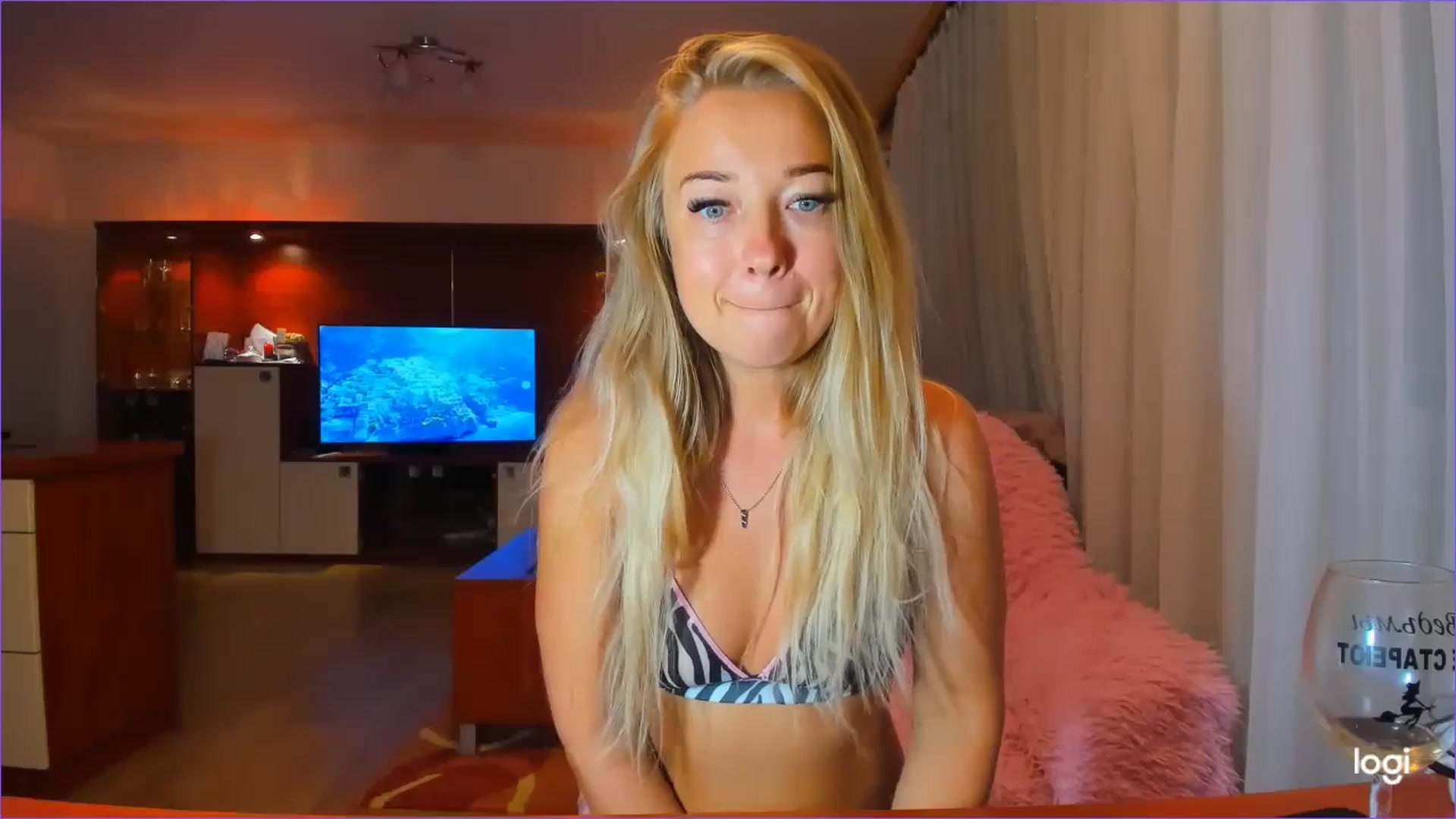 Gallery image thumbnail from FlamingoDream's myfreecams stream on, 09/09/2023, 24:41 image 16 of 20
