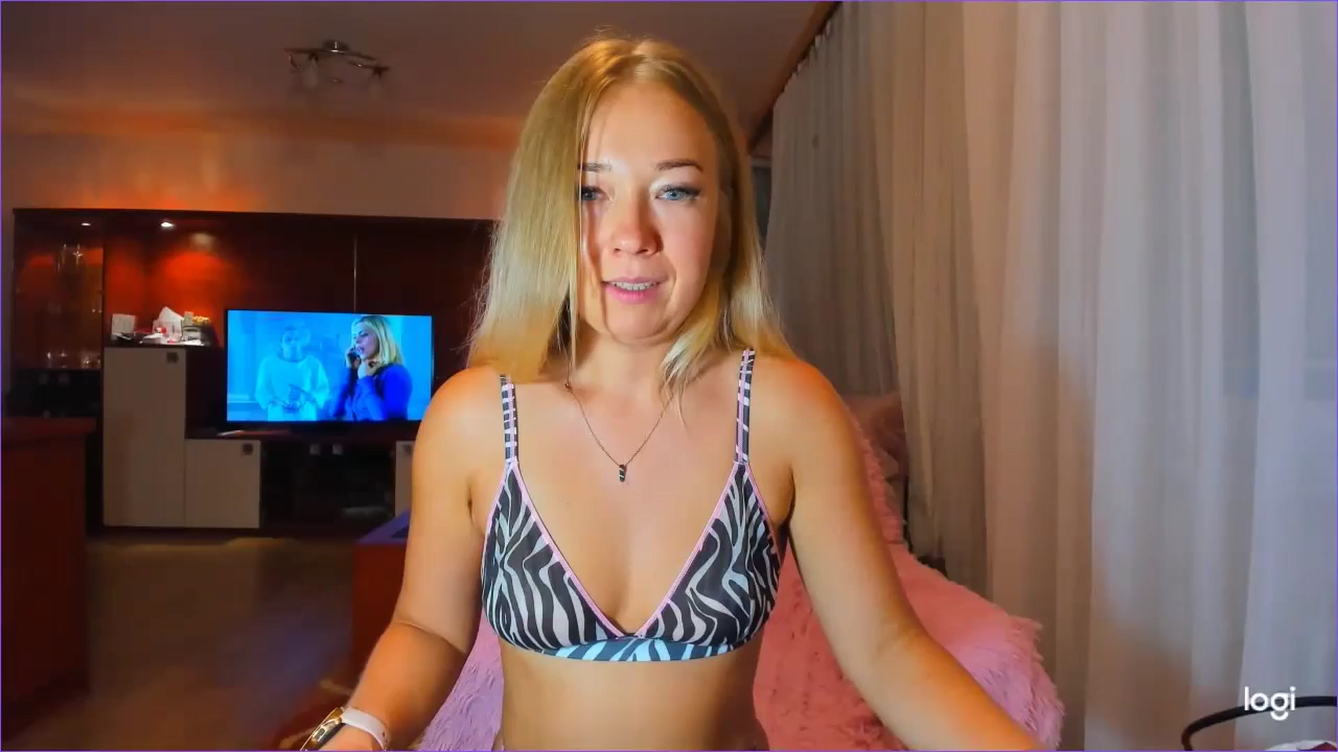 Gallery image thumbnail from FlamingoDream's myfreecams stream on, 09/13/2023, 23:18 image 4 of 20