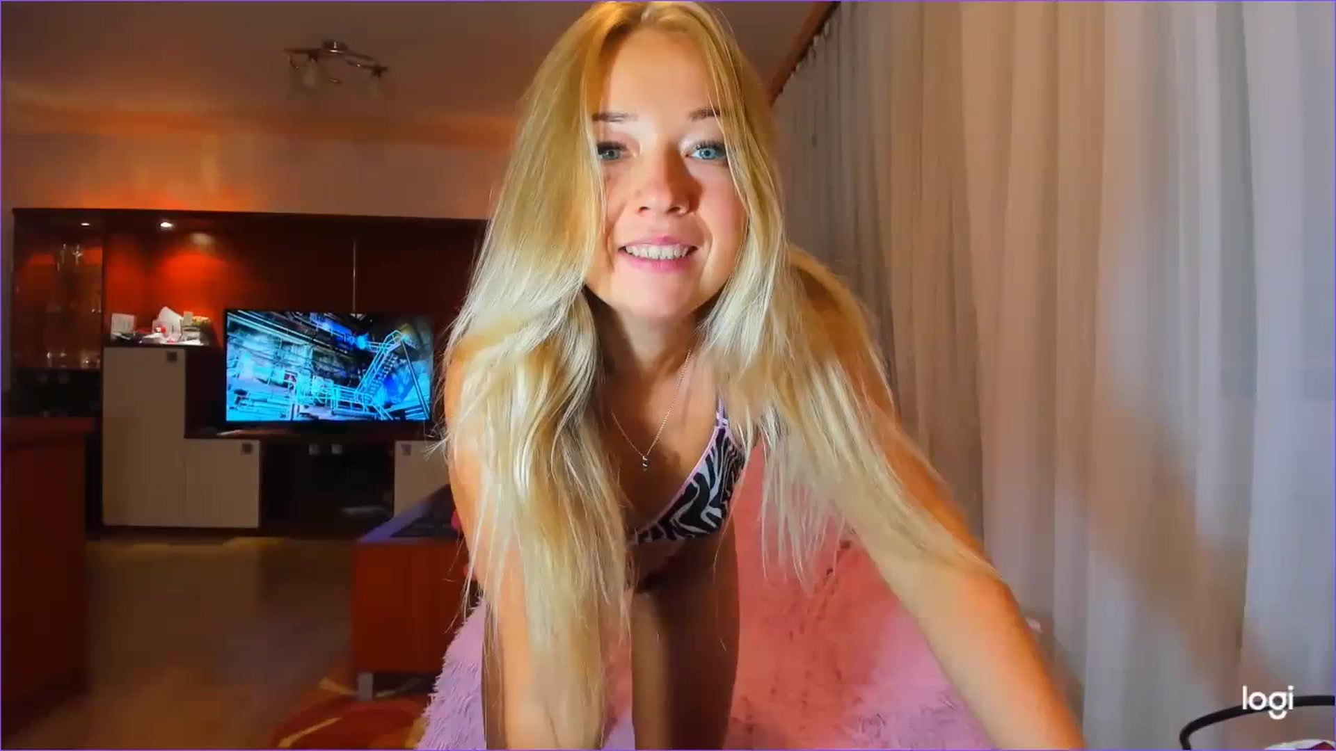 Gallery image thumbnail from FlamingoDream's myfreecams stream on, 09/13/2023, 23:18 image 6 of 20