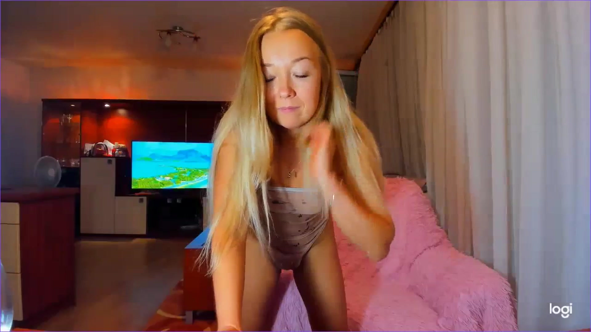 Gallery image thumbnail from FlamingoDream's myfreecams stream on, 09/22/2023, 22:22 image 10 of 20