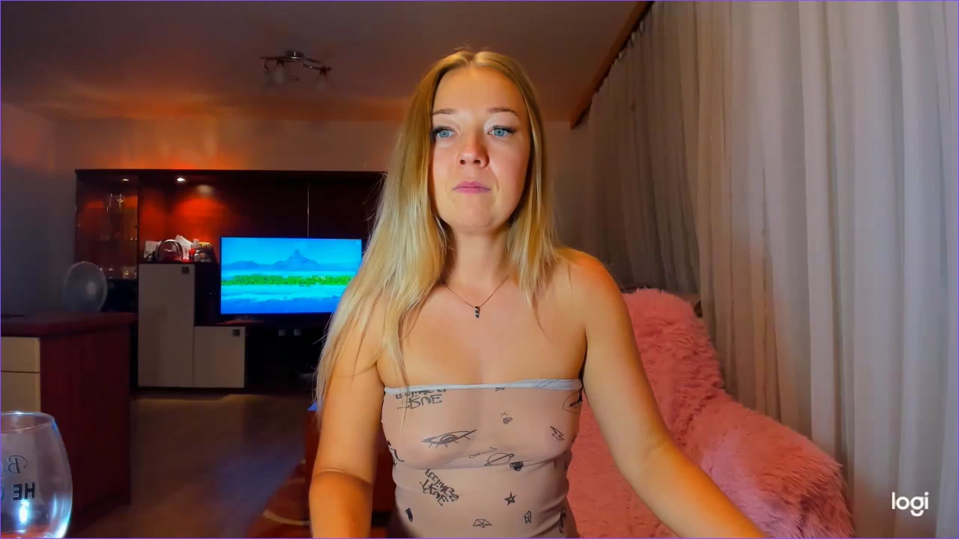 Gallery image thumbnail from FlamingoDream's myfreecams stream on, 09/22/2023, 23:30 image 1 of 20