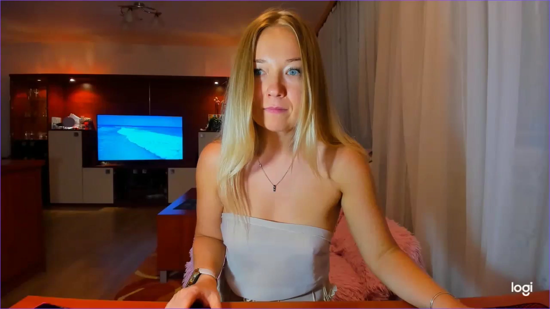 Gallery image thumbnail from FlamingoDream's myfreecams stream on, 09/27/2023, 23:24 image 16 of 20