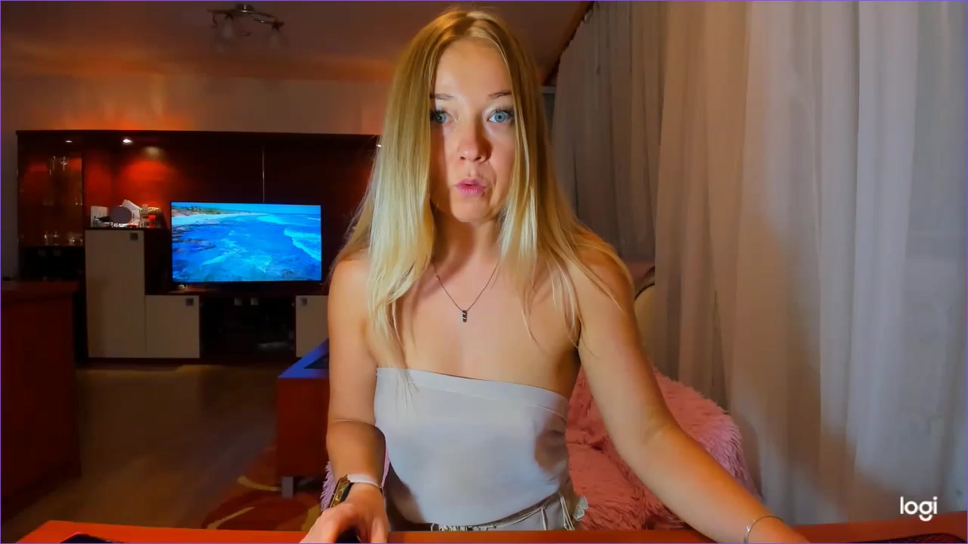 Gallery image thumbnail from FlamingoDream's myfreecams stream on, 09/27/2023, 23:24 image 18 of 20