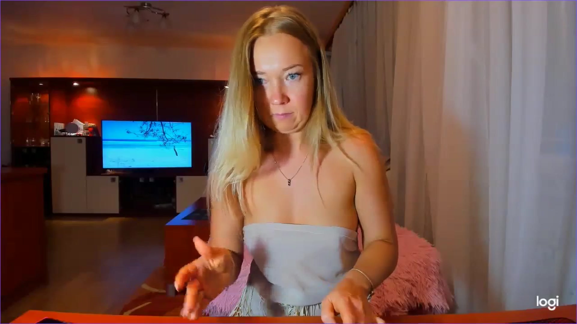 Gallery image thumbnail from FlamingoDream's myfreecams stream on, 09/27/2023, 23:24 image 10 of 20