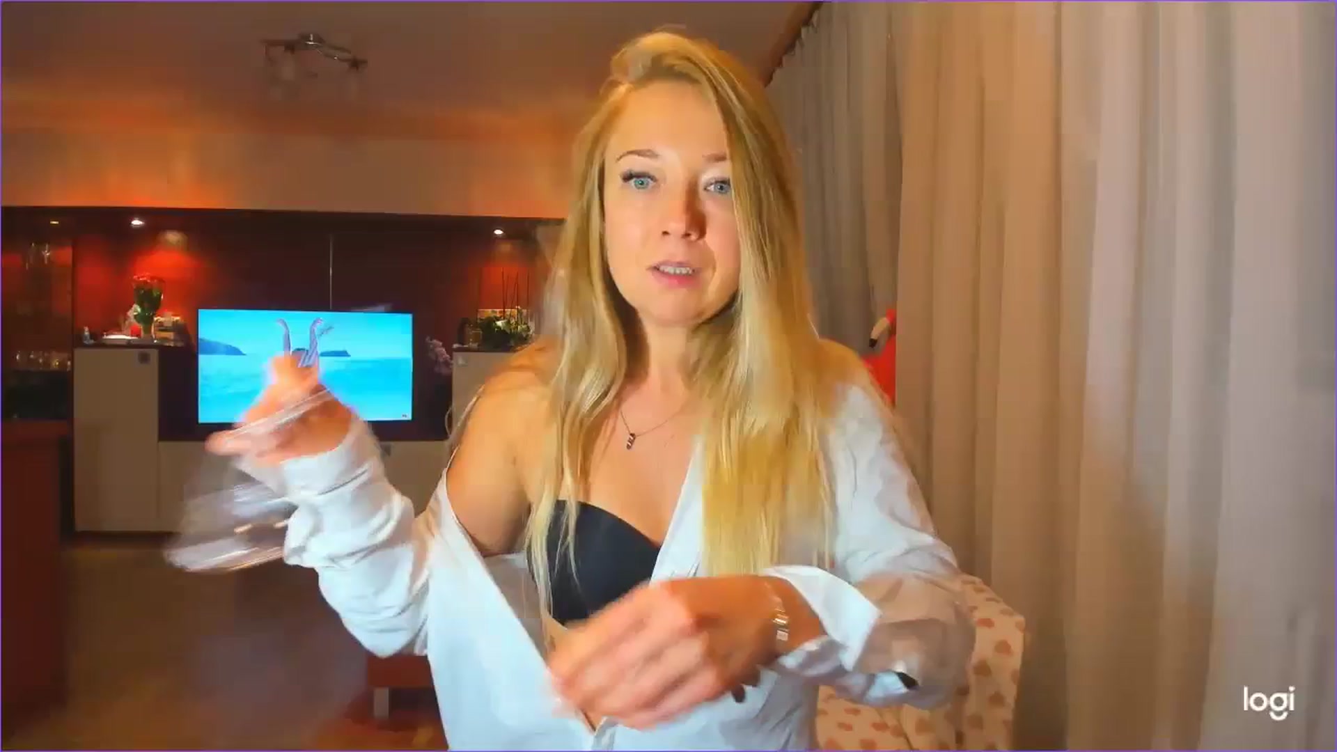 Gallery image thumbnail from FlamingoDream's myfreecams stream on, 10/25/2023, 01:04 image 18 of 20