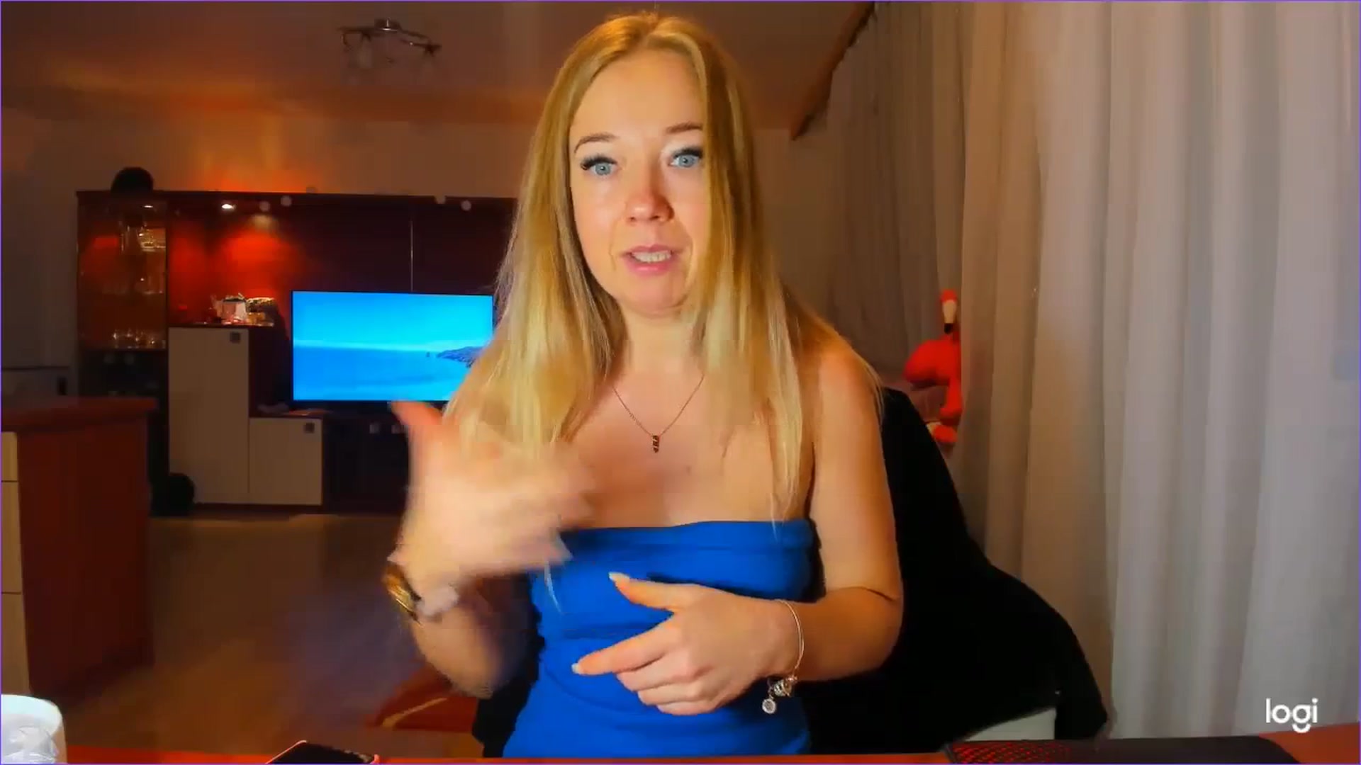 Gallery image thumbnail from FlamingoDream's myfreecams stream on, 11/24/2023, 01:00 image 16 of 20