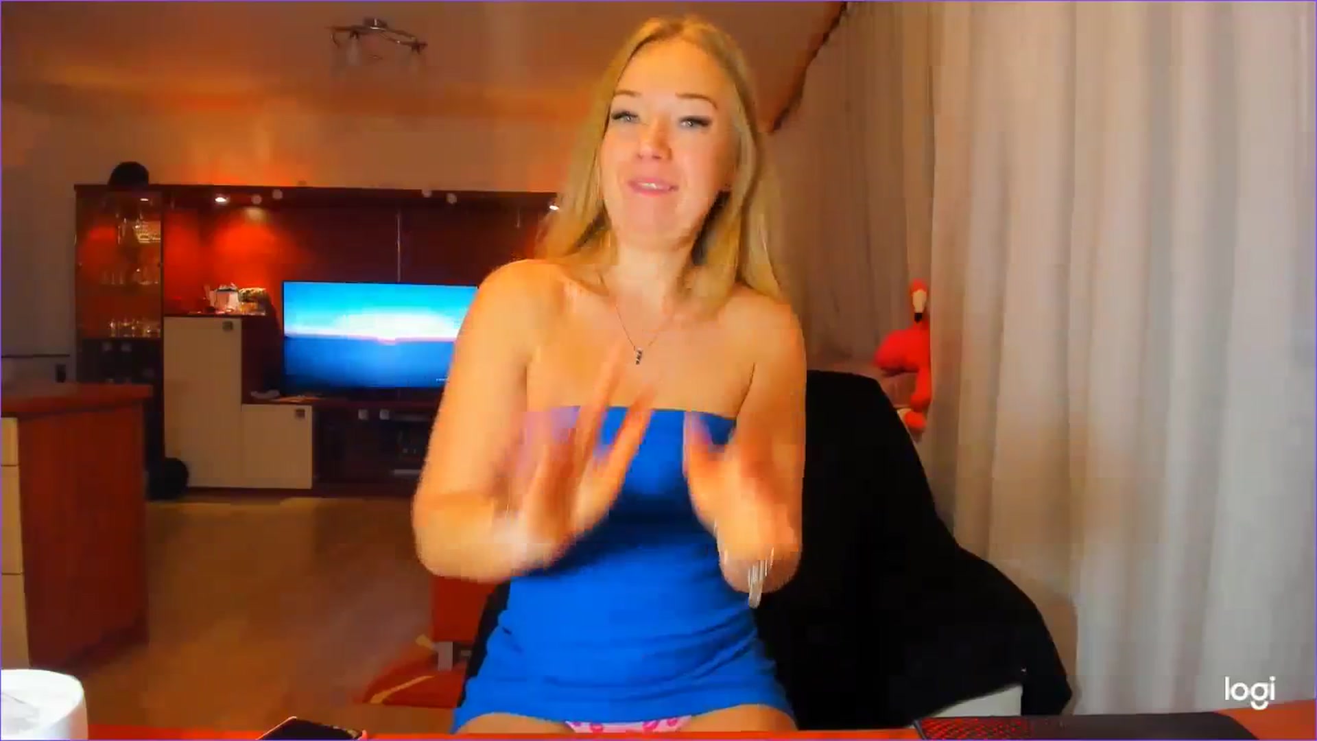 Gallery image thumbnail from FlamingoDream's myfreecams stream on, 11/24/2023, 01:00 image 18 of 20