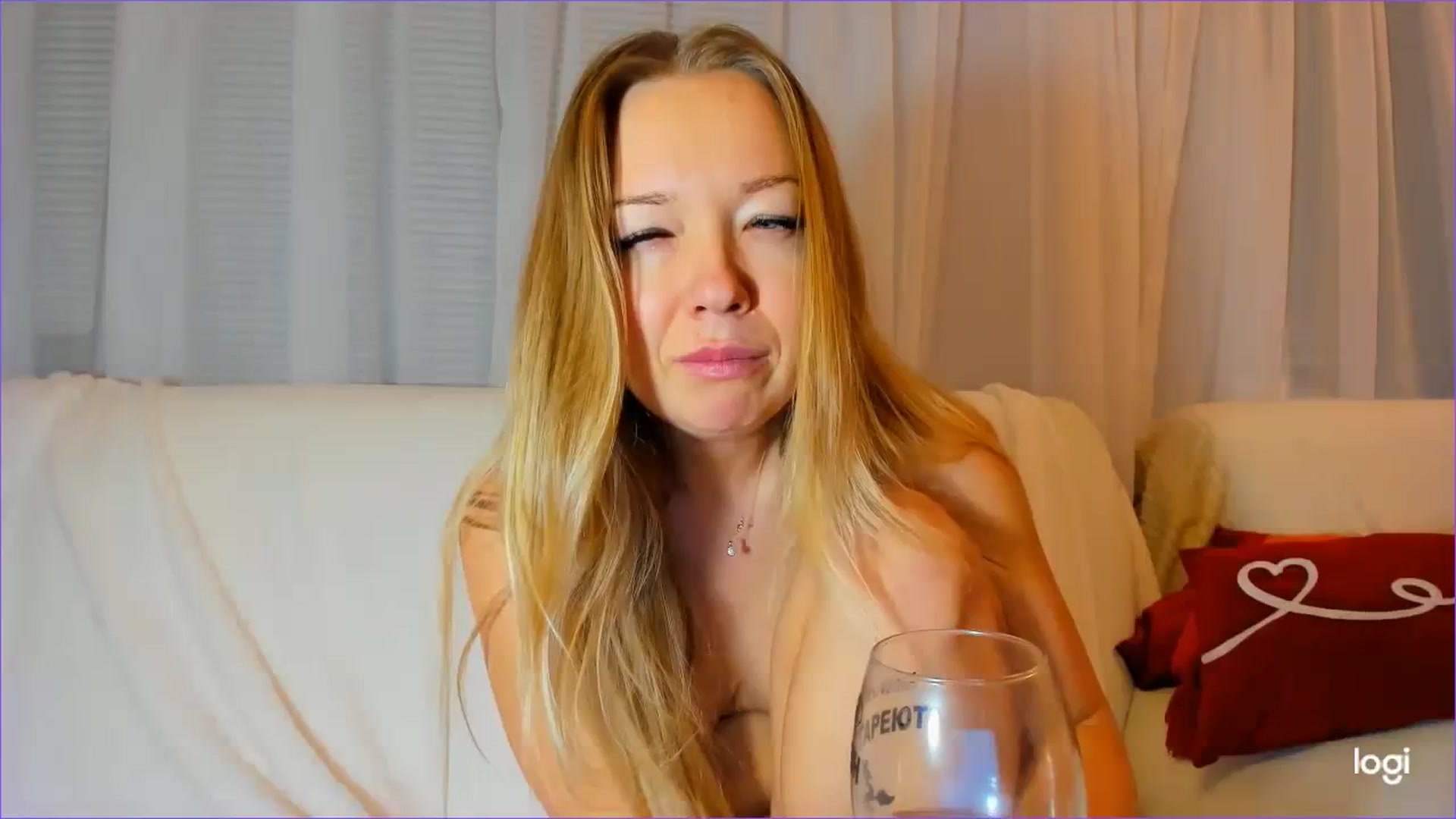 Gallery image thumbnail from FlamingoDream's myfreecams stream on, 01/04/2024, 01:00 image 8 of 20