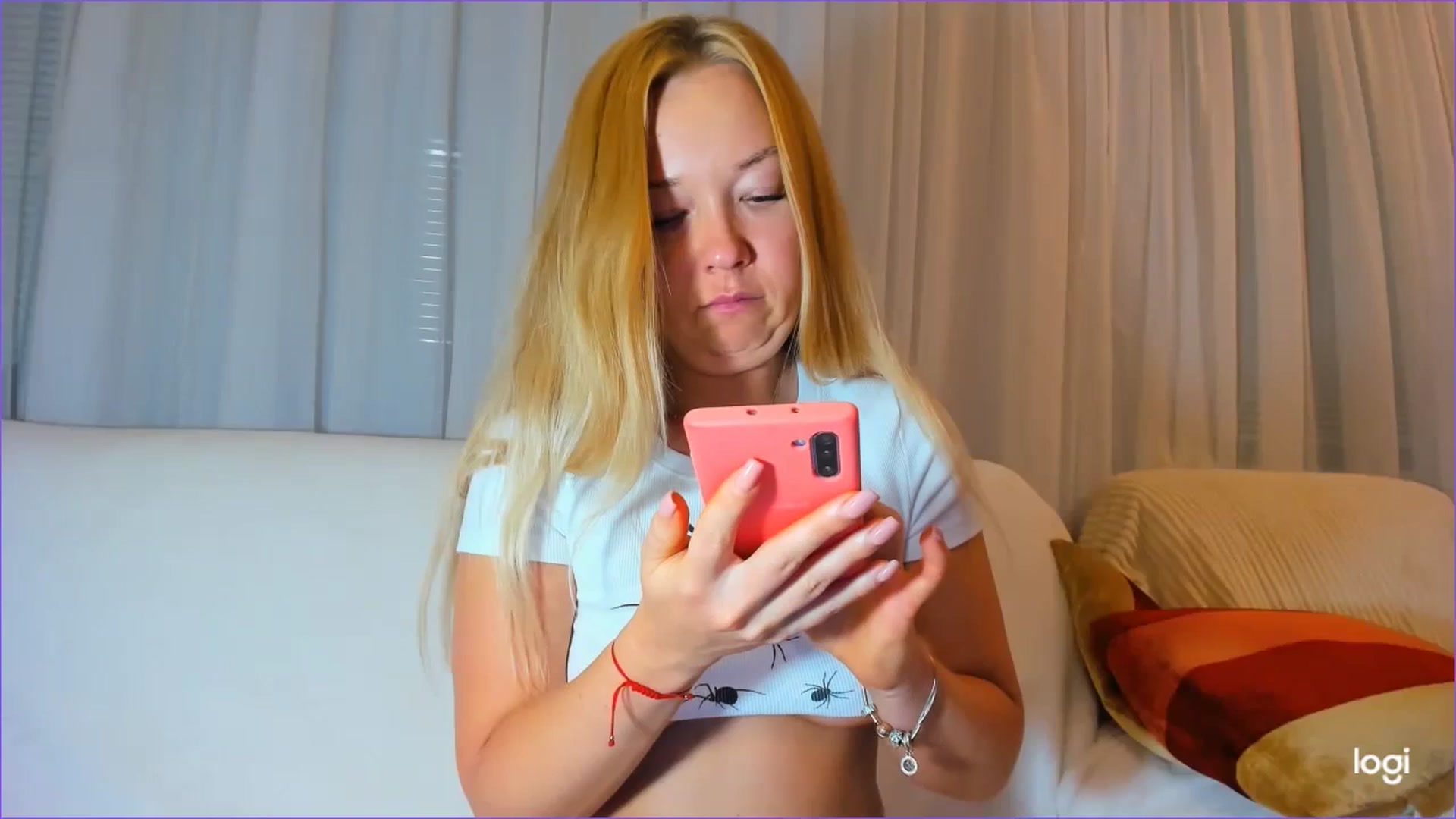Gallery image thumbnail from FlamingoDream's myfreecams stream on, 03/21/2024, 23:58 image 10 of 20