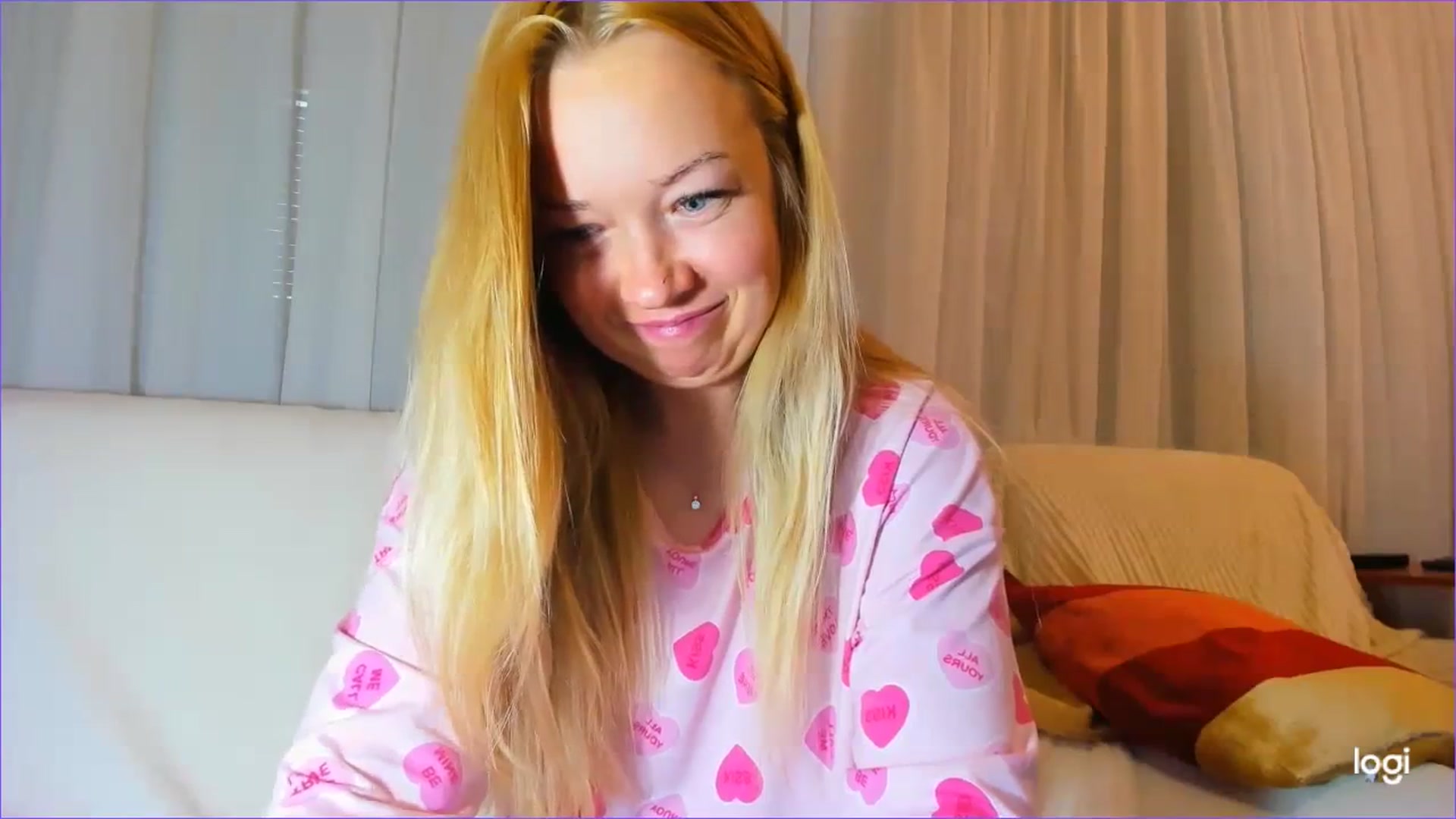 Gallery image thumbnail from FlamingoDream's myfreecams stream on, 03/22/2024, 04:53 image 16 of 20