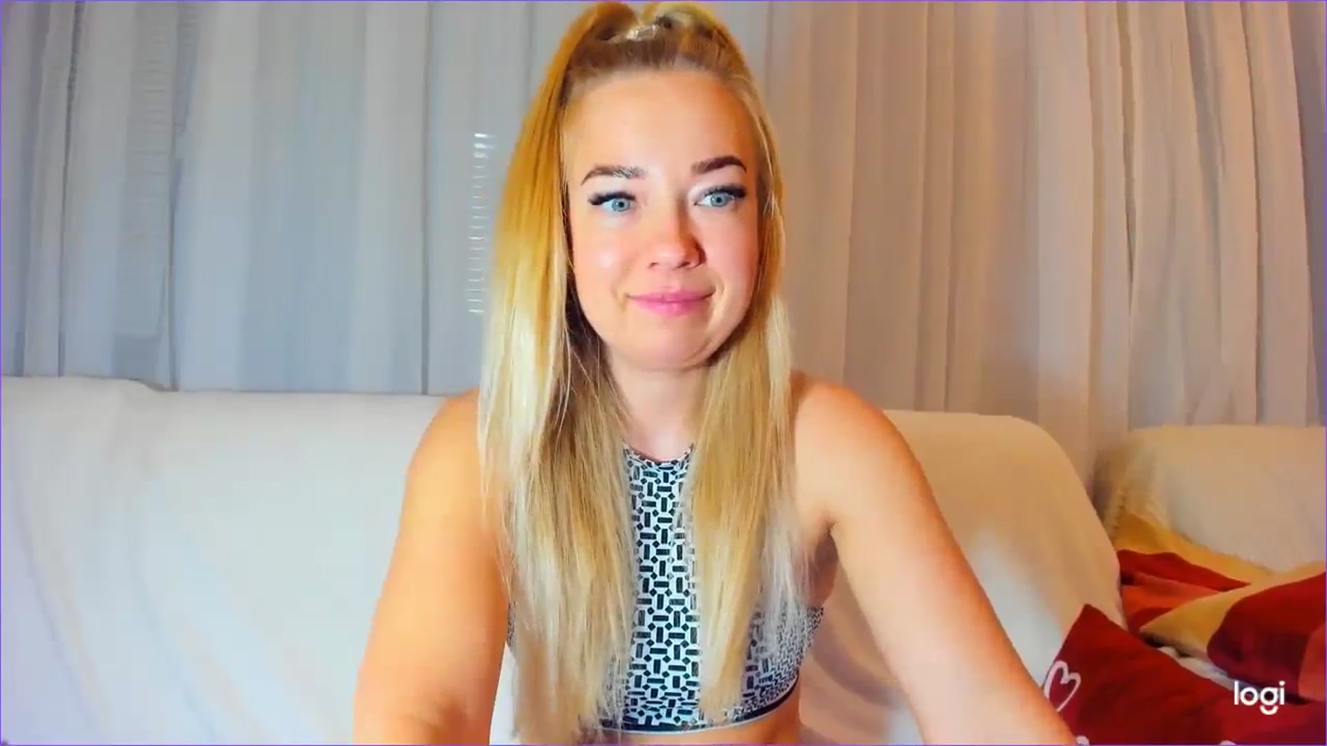 Gallery image thumbnail from FlamingoDream's myfreecams stream on, 03/22/2024, 23:58 image 11 of 20