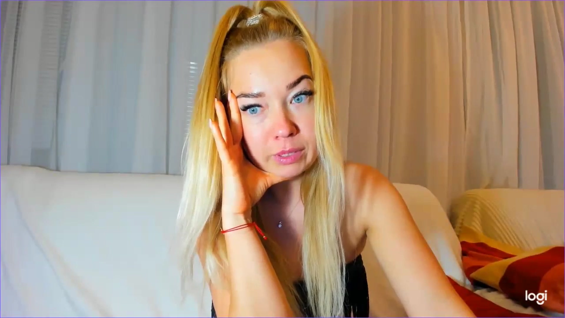 Gallery image thumbnail from FlamingoDream's myfreecams stream on, 03/23/2024, 24:24 image 12 of 20