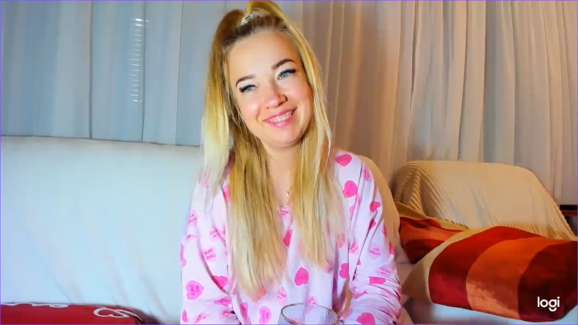 Gallery image thumbnail from FlamingoDream's myfreecams stream on, 03/23/2024, 03:35 image 14 of 20