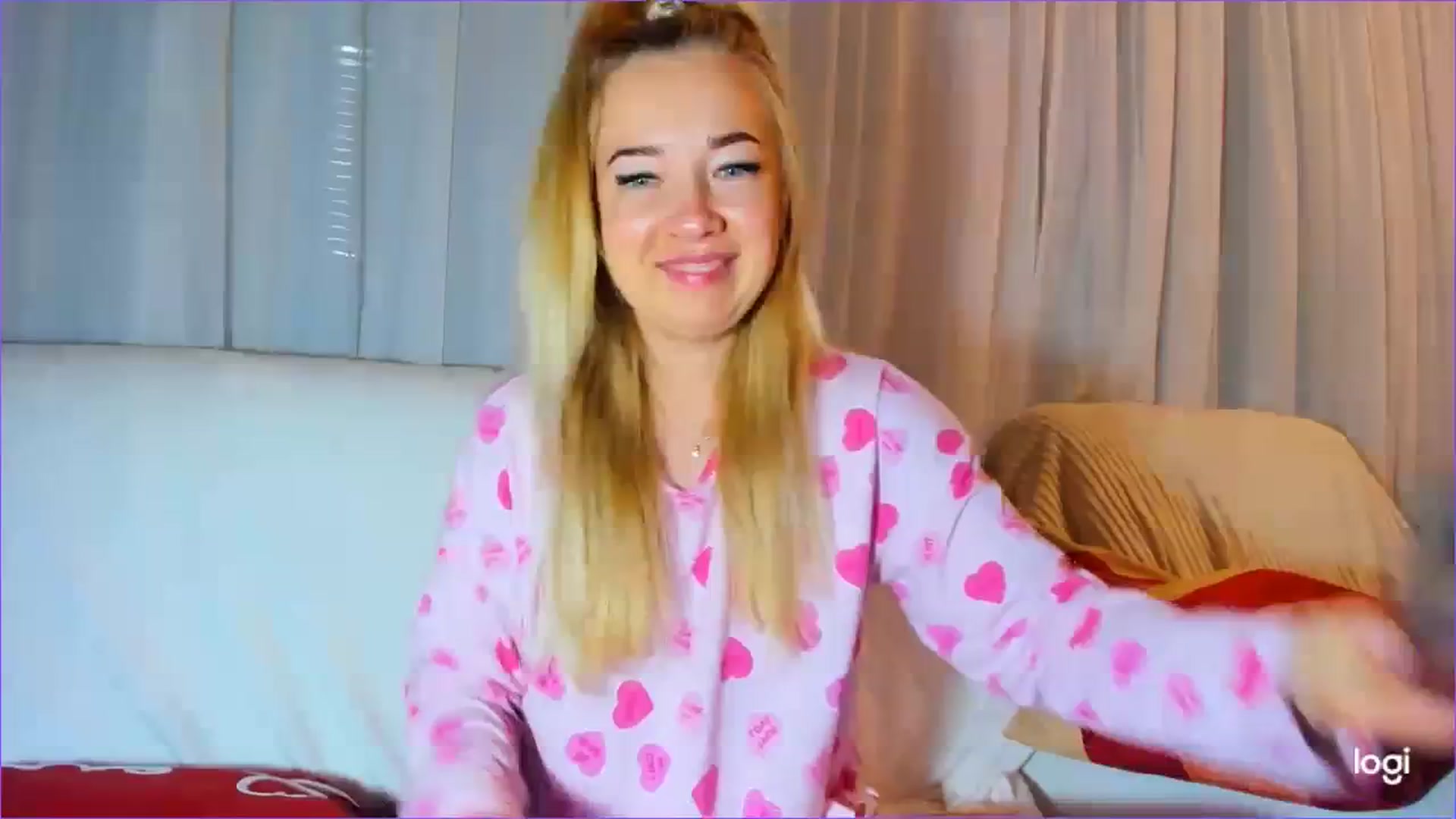 Gallery image thumbnail from FlamingoDream's myfreecams stream on, 03/23/2024, 03:35 image 16 of 20